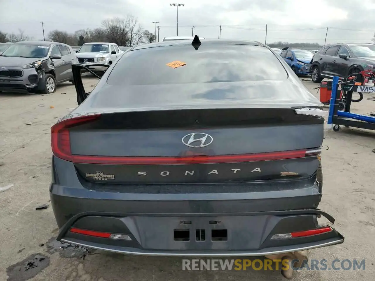 6 Photograph of a damaged car 5NPEG4JA5LH056166 HYUNDAI SONATA 2020