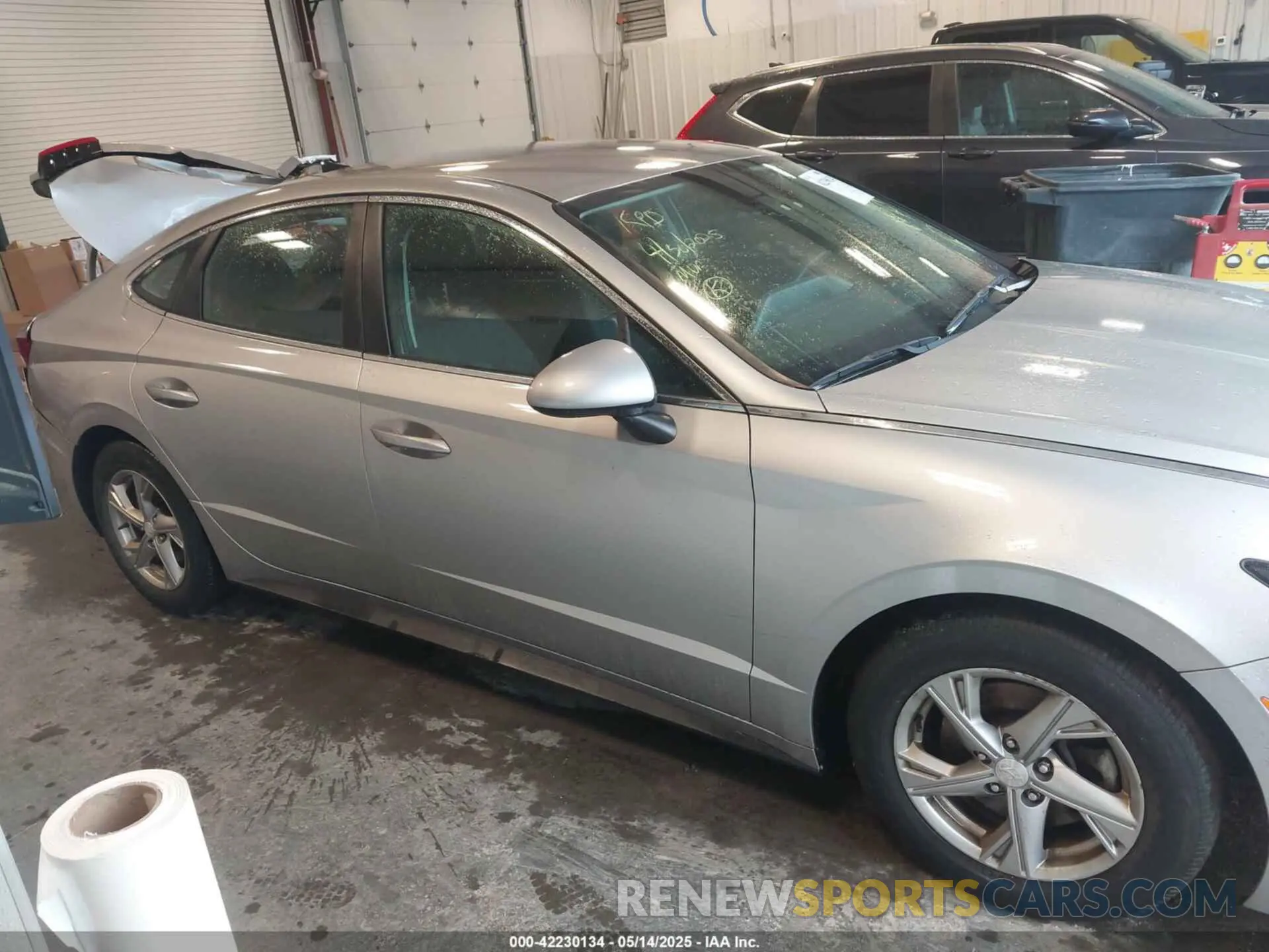 13 Photograph of a damaged car 5NPEG4JA6LH010801 HYUNDAI SONATA 2020