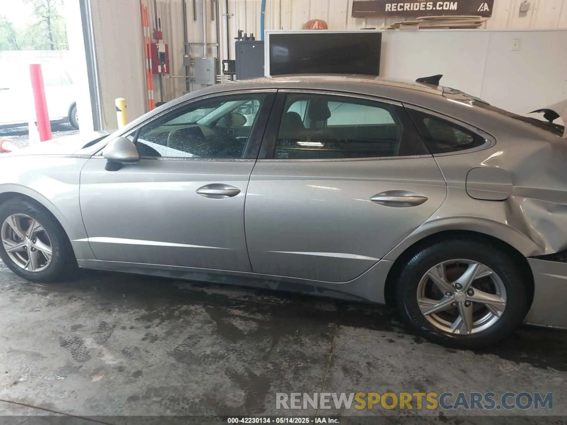 14 Photograph of a damaged car 5NPEG4JA6LH010801 HYUNDAI SONATA 2020