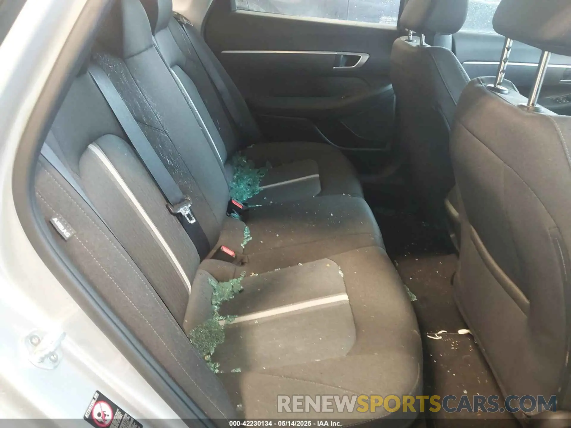 8 Photograph of a damaged car 5NPEG4JA6LH010801 HYUNDAI SONATA 2020