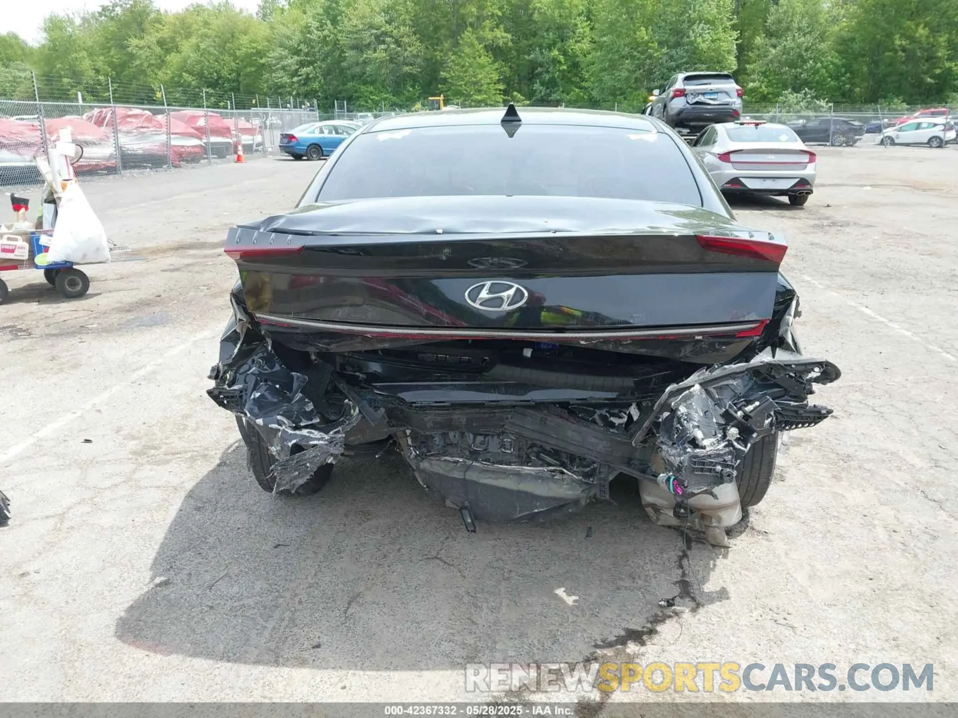 17 Photograph of a damaged car 5NPEG4JA6LH051445 HYUNDAI SONATA 2020