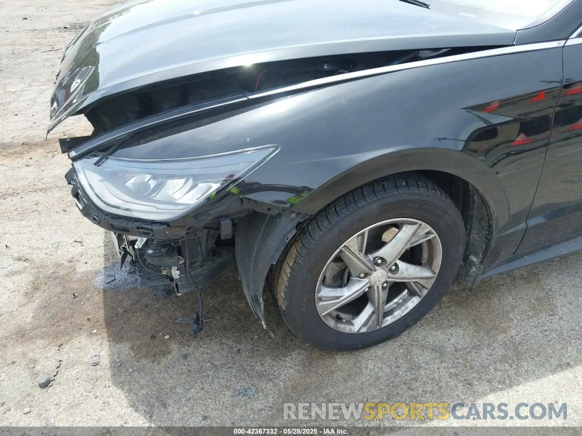 19 Photograph of a damaged car 5NPEG4JA6LH051445 HYUNDAI SONATA 2020