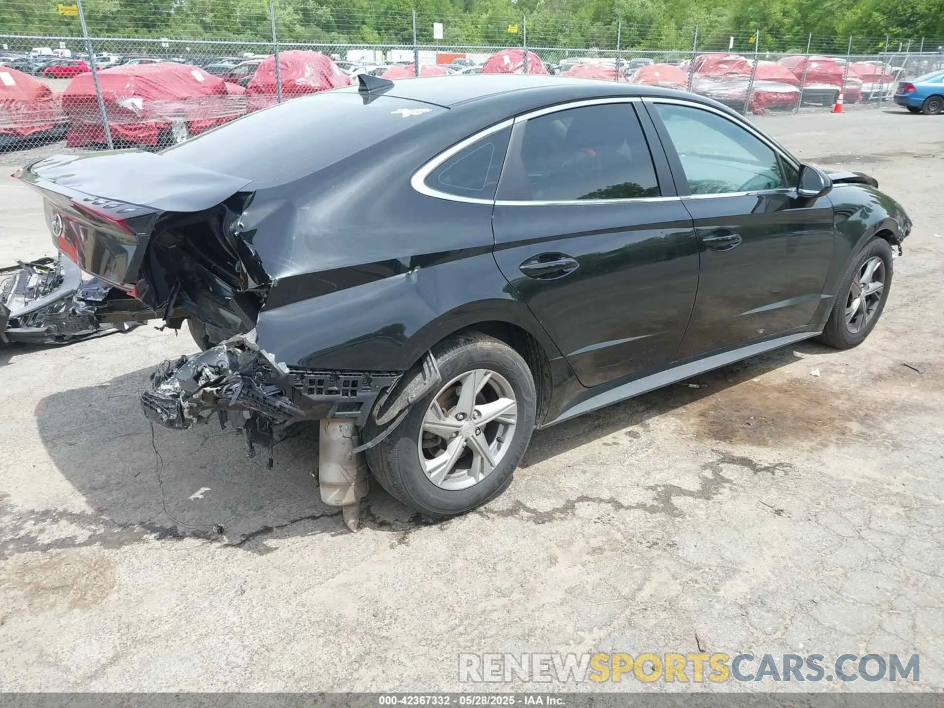 4 Photograph of a damaged car 5NPEG4JA6LH051445 HYUNDAI SONATA 2020