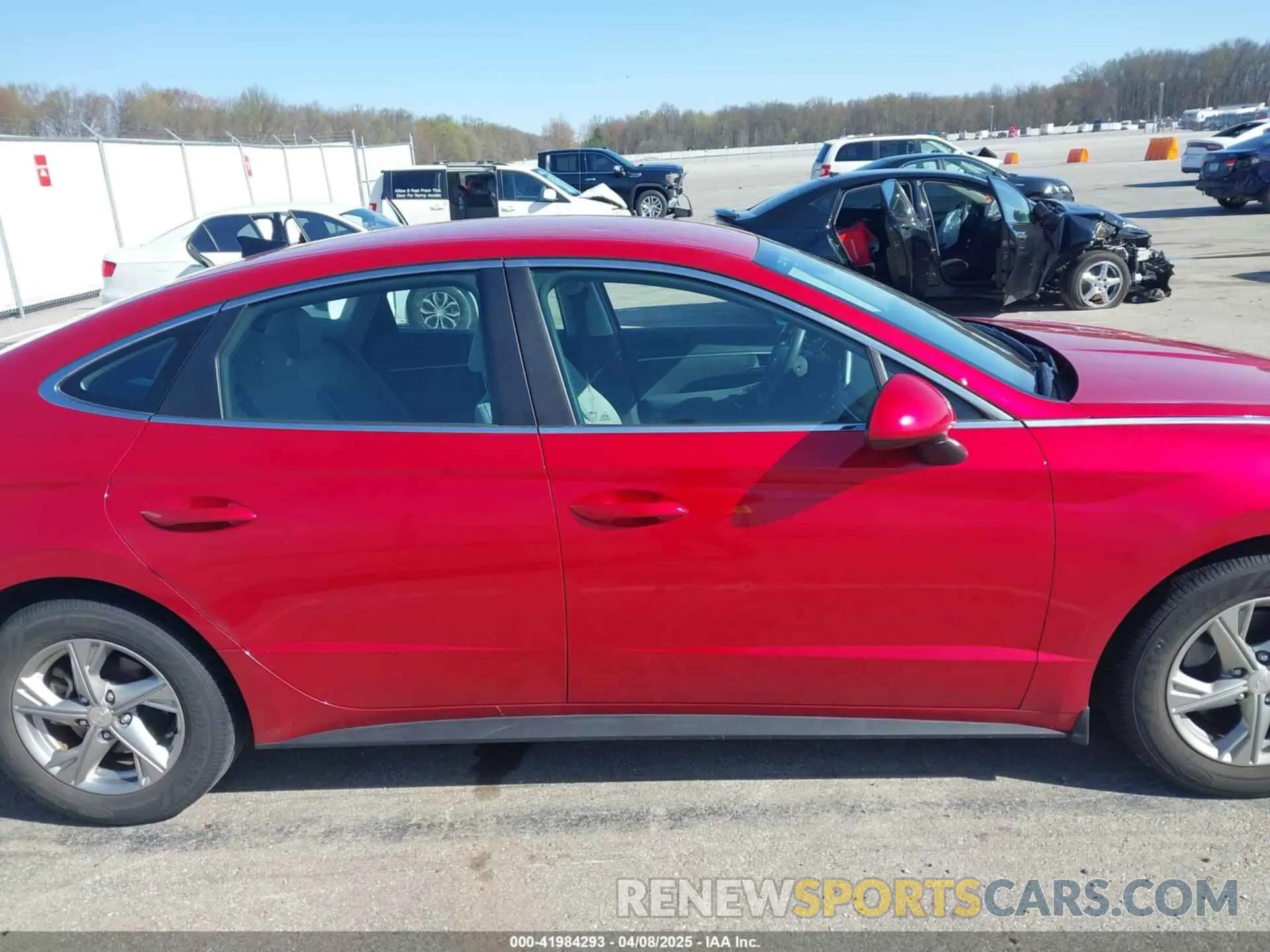 13 Photograph of a damaged car 5NPEG4JA6LH054085 HYUNDAI SONATA 2020