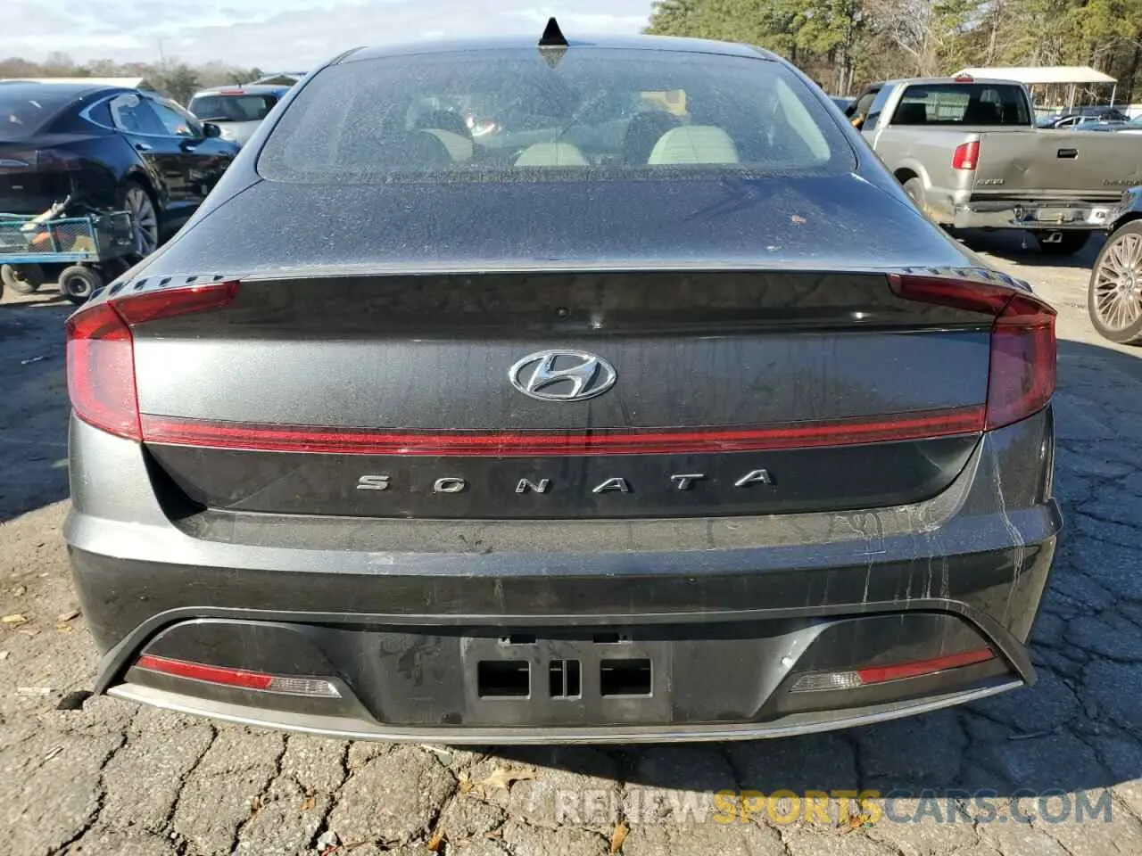 6 Photograph of a damaged car 5NPEG4JA8LH001002 HYUNDAI SONATA 2020