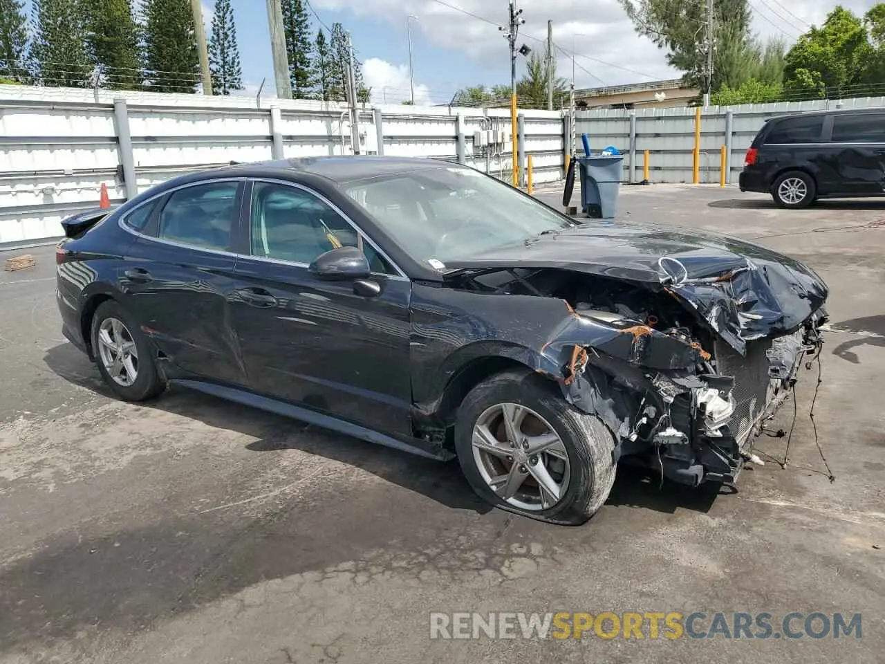 4 Photograph of a damaged car 5NPEG4JA8LH046828 HYUNDAI SONATA 2020