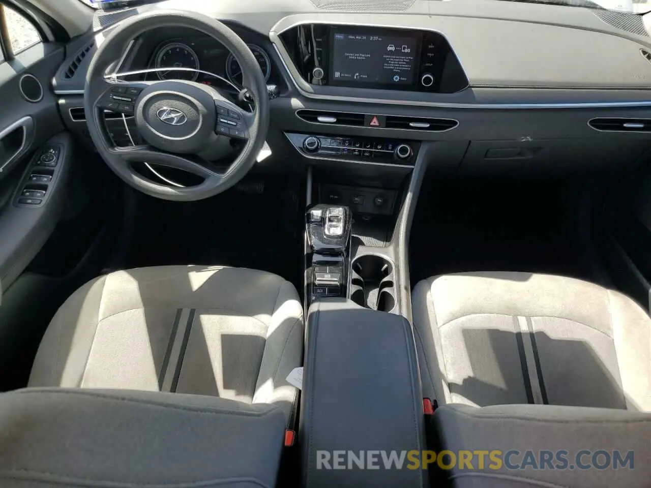 8 Photograph of a damaged car 5NPEG4JA8LH059210 HYUNDAI SONATA 2020