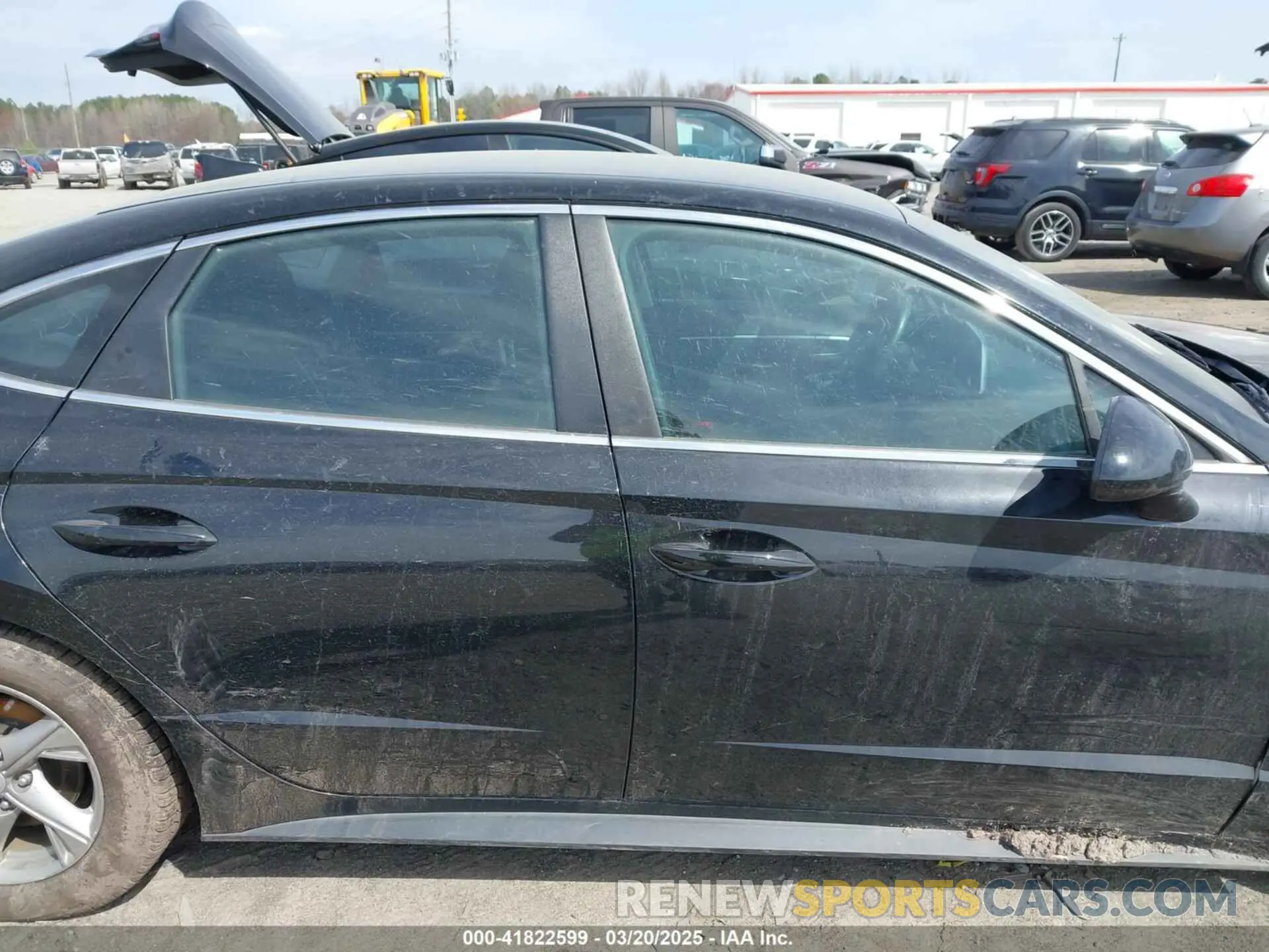 13 Photograph of a damaged car 5NPEG4JA9LH056882 HYUNDAI SONATA 2020