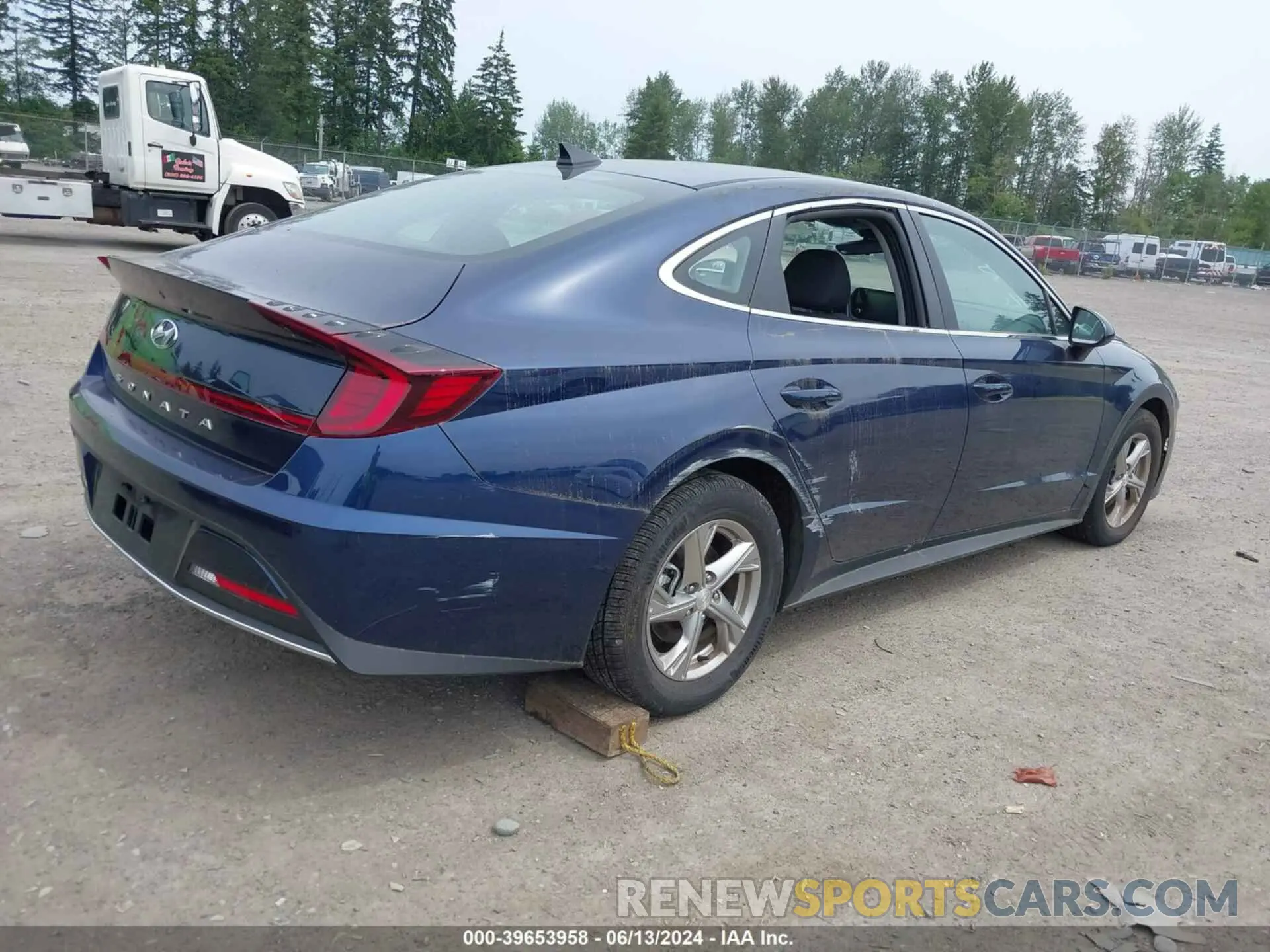 4 Photograph of a damaged car 5NPEG4JA9LH059362 HYUNDAI SONATA 2020