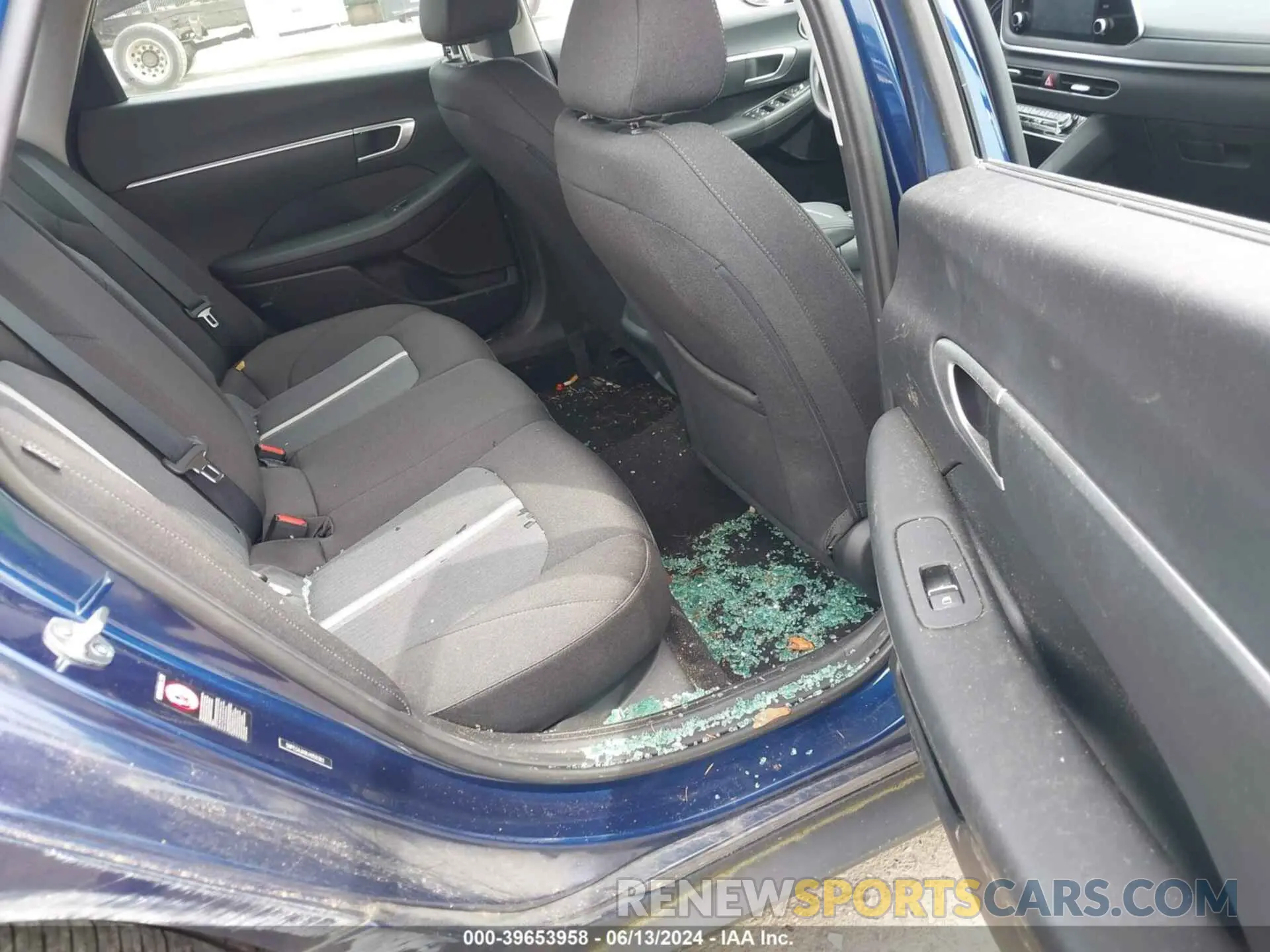 8 Photograph of a damaged car 5NPEG4JA9LH059362 HYUNDAI SONATA 2020