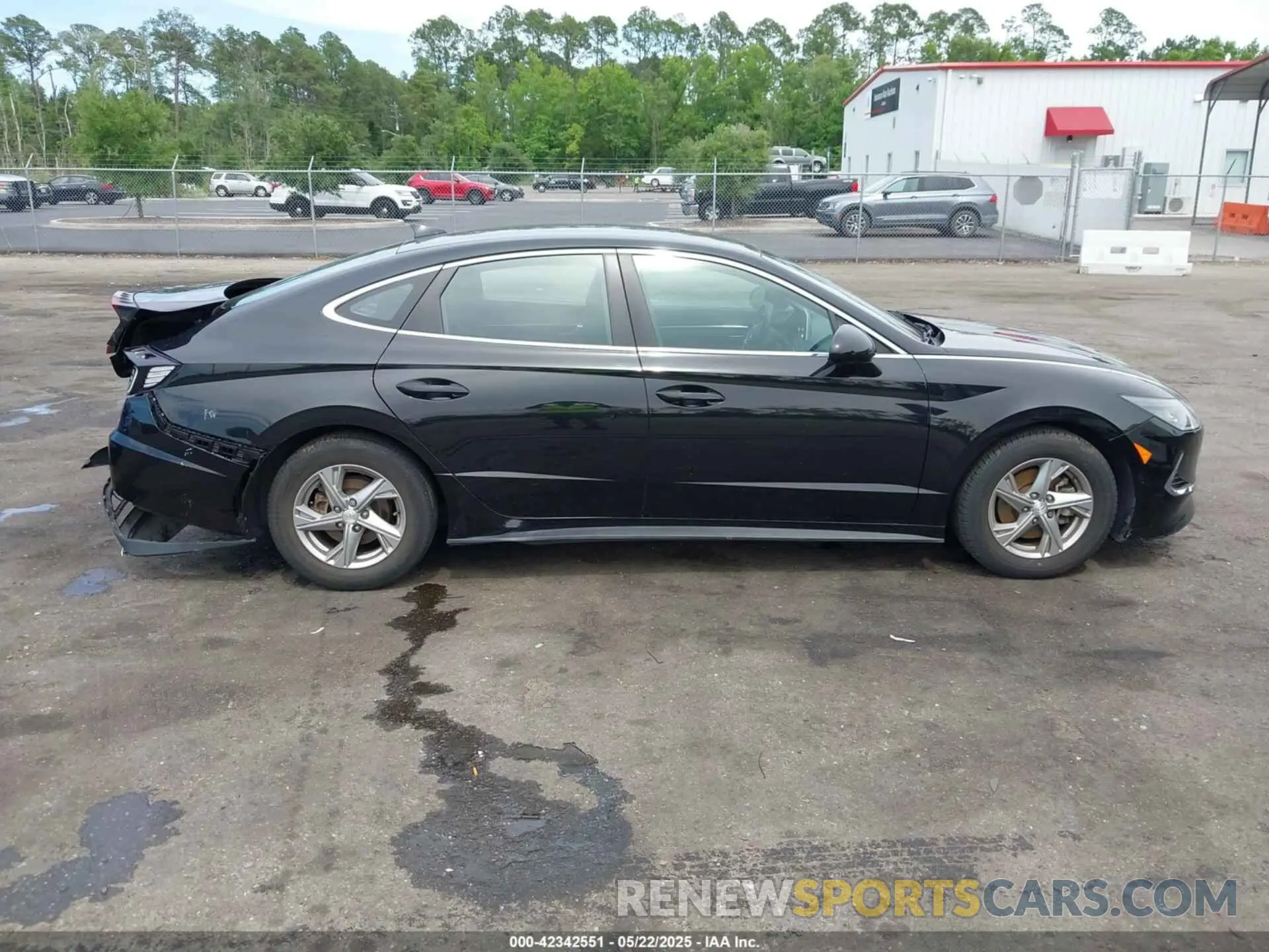 14 Photograph of a damaged car 5NPEG4JAXLH056888 HYUNDAI SONATA 2020