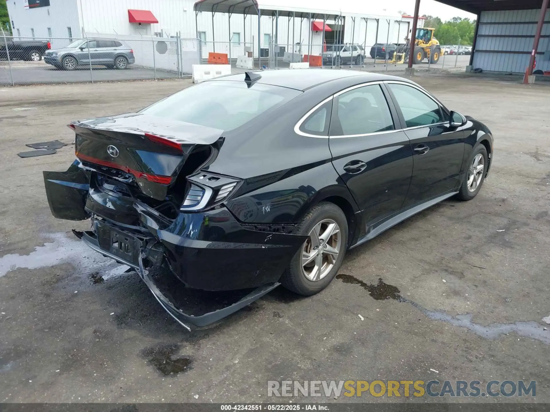 4 Photograph of a damaged car 5NPEG4JAXLH056888 HYUNDAI SONATA 2020
