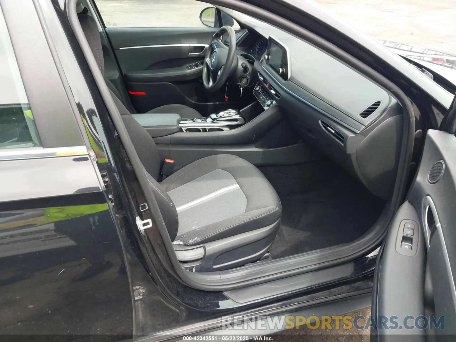 5 Photograph of a damaged car 5NPEG4JAXLH056888 HYUNDAI SONATA 2020