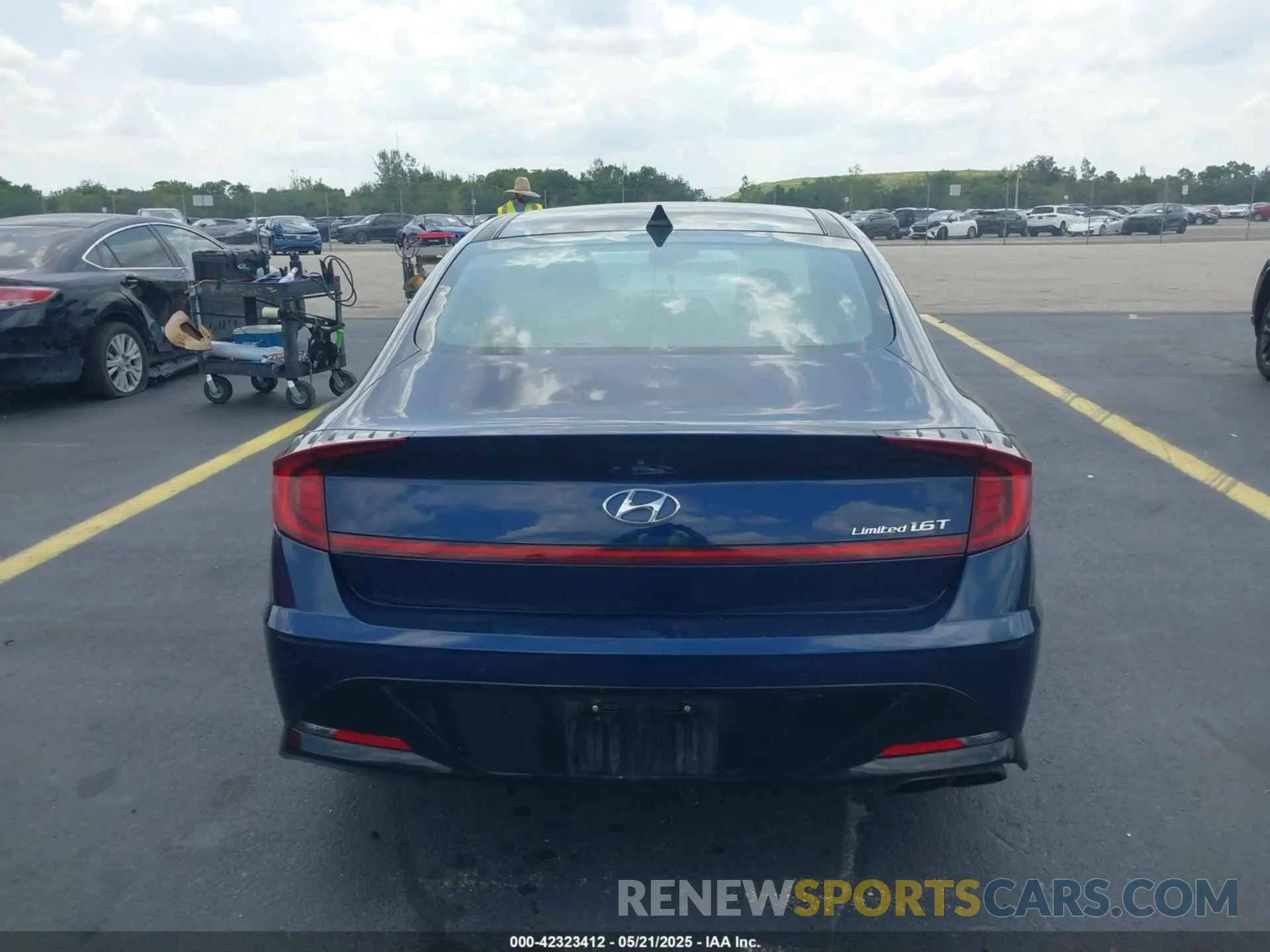 17 Photograph of a damaged car 5NPEH4J21LH050063 HYUNDAI SONATA 2020
