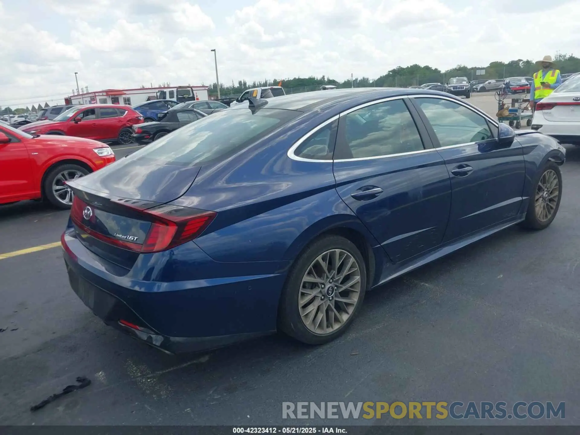4 Photograph of a damaged car 5NPEH4J21LH050063 HYUNDAI SONATA 2020