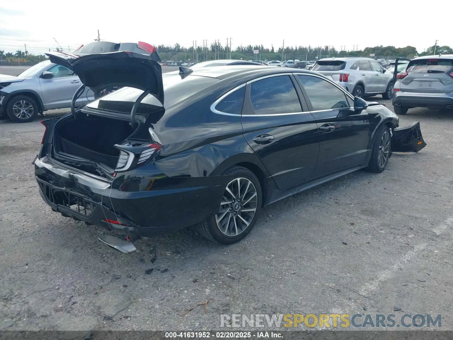4 Photograph of a damaged car 5NPEH4J21LH058227 HYUNDAI SONATA 2020