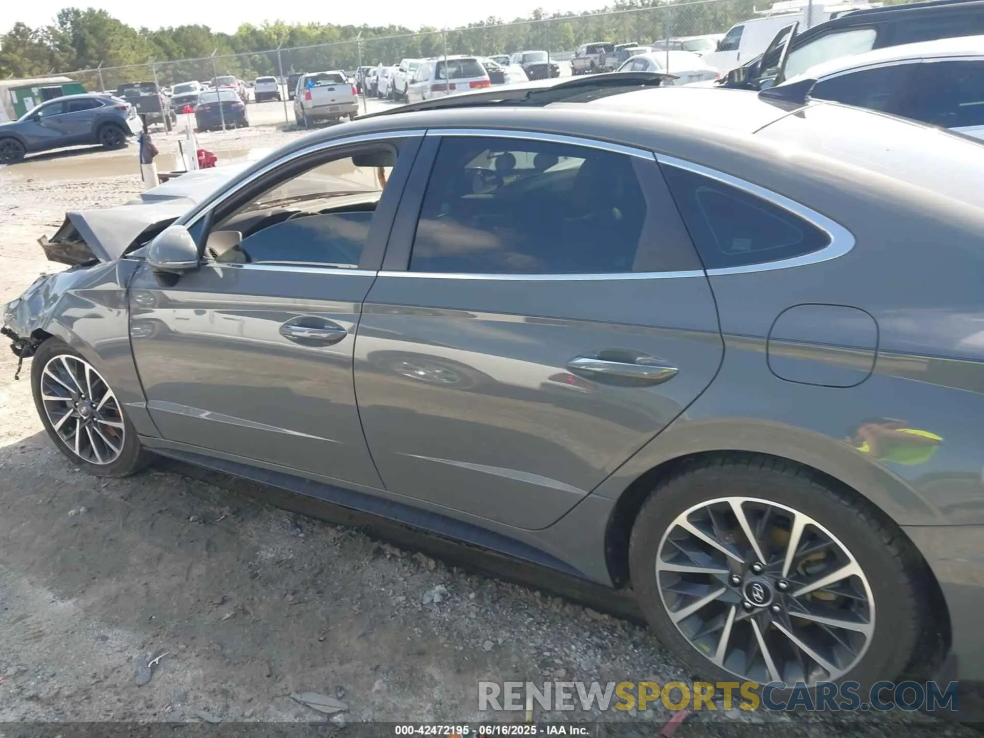 14 Photograph of a damaged car 5NPEH4J23LH036584 HYUNDAI SONATA 2020