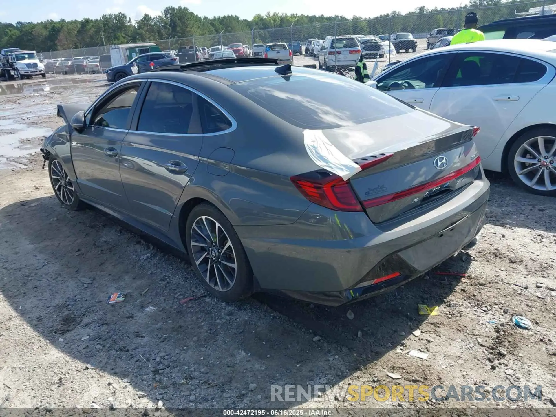 3 Photograph of a damaged car 5NPEH4J23LH036584 HYUNDAI SONATA 2020