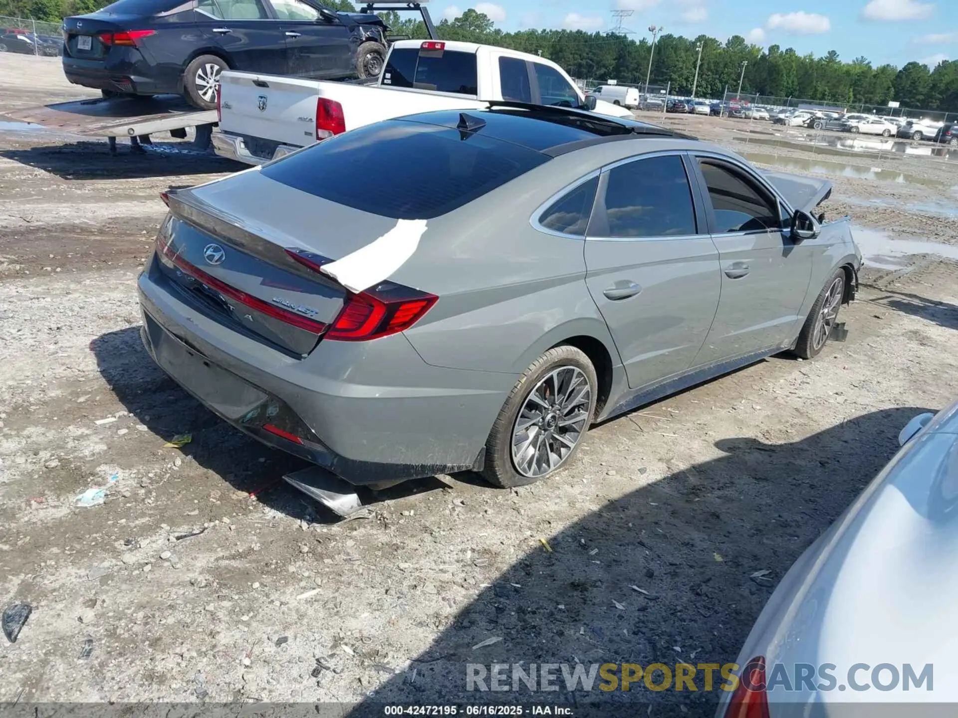 4 Photograph of a damaged car 5NPEH4J23LH036584 HYUNDAI SONATA 2020