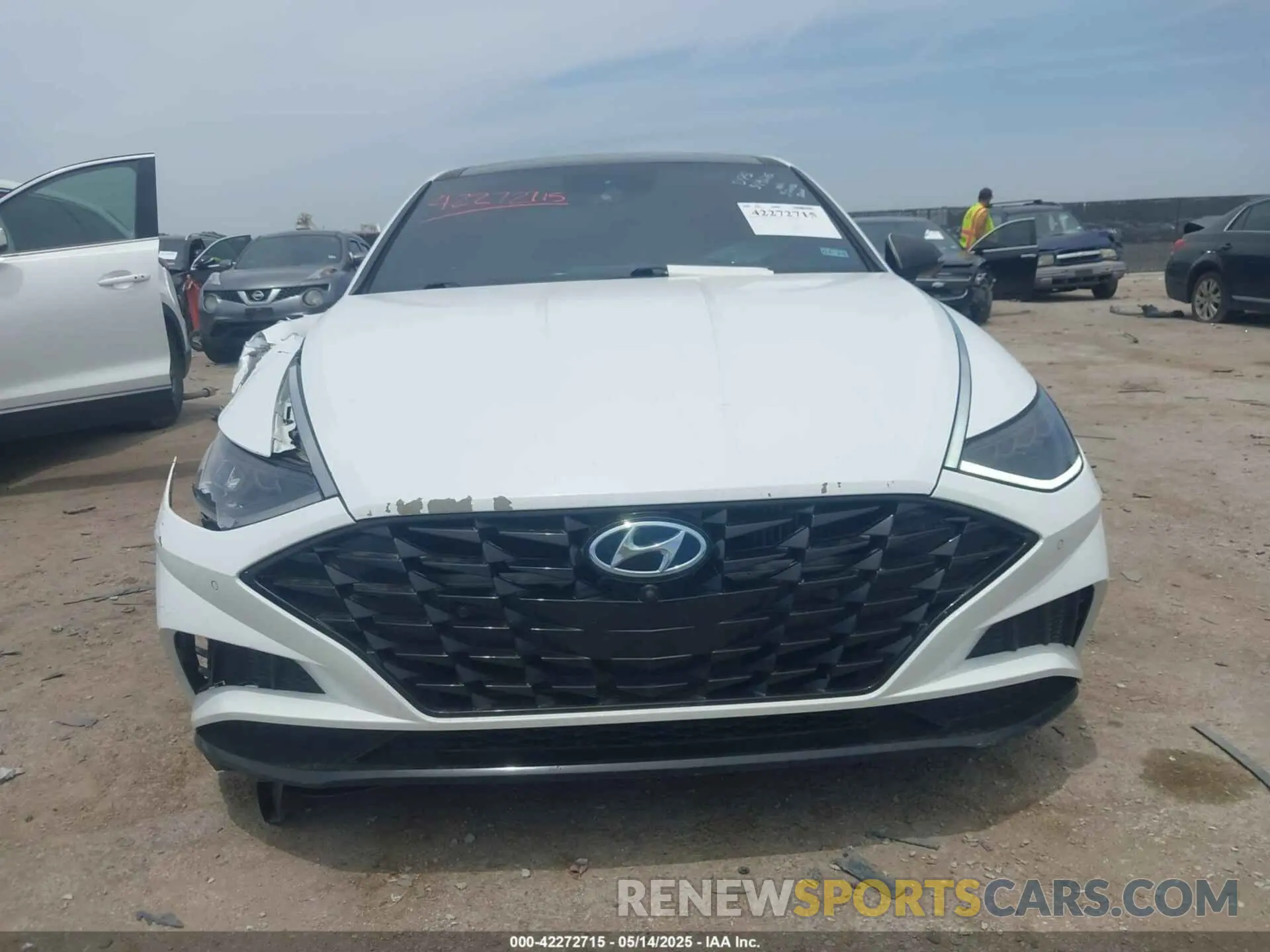 12 Photograph of a damaged car 5NPEH4J25LH025263 HYUNDAI SONATA 2020