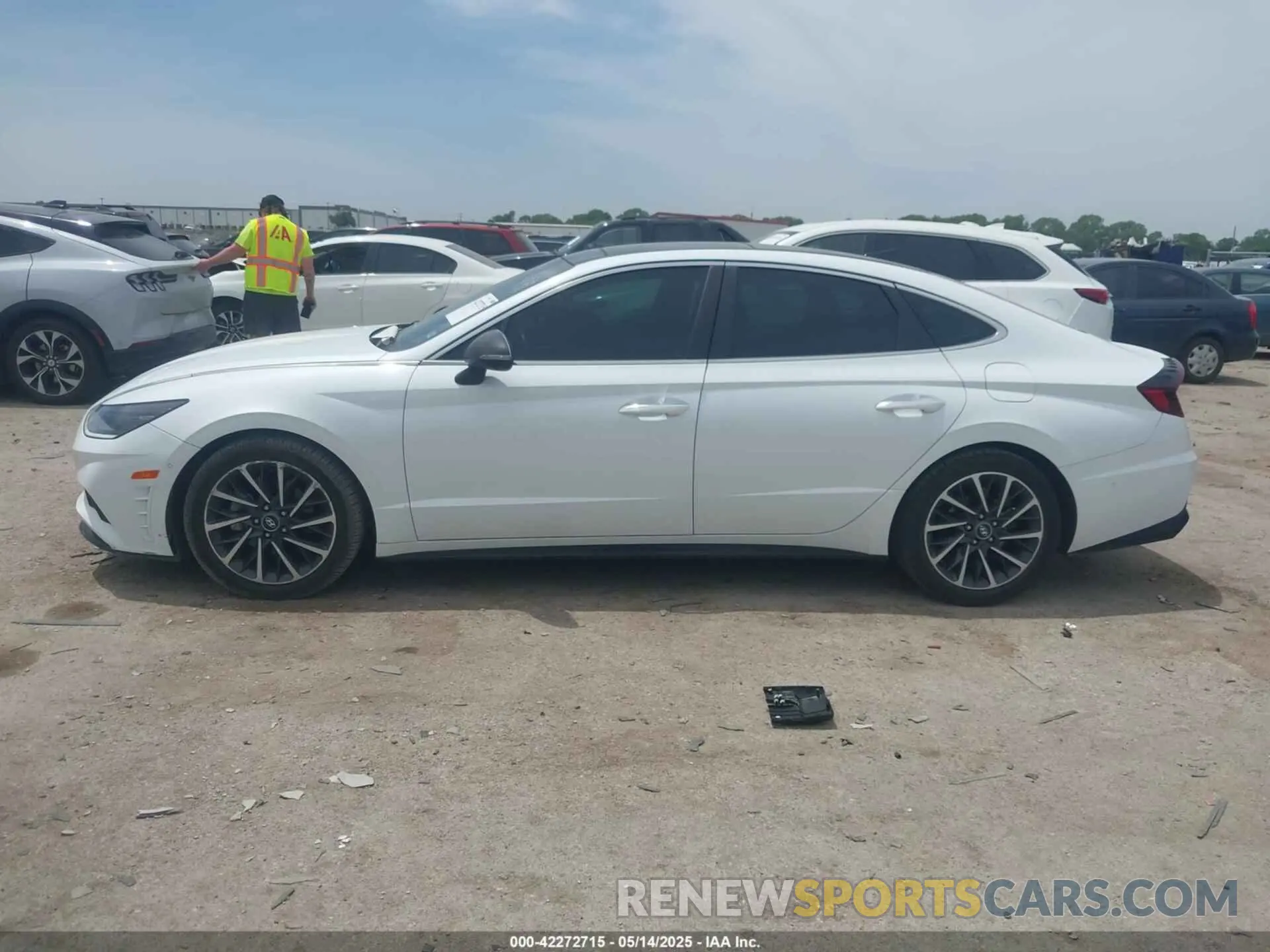 14 Photograph of a damaged car 5NPEH4J25LH025263 HYUNDAI SONATA 2020