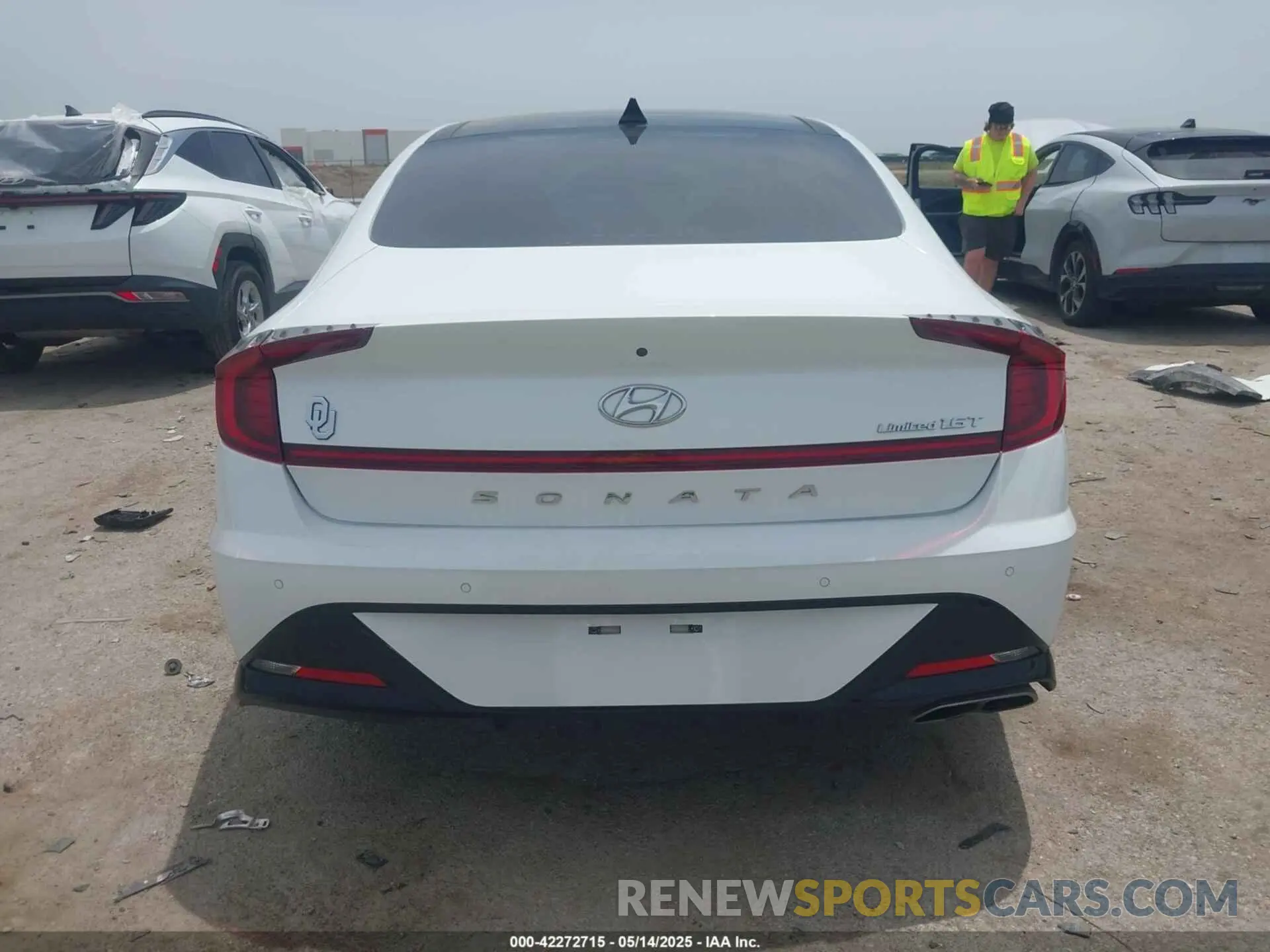 16 Photograph of a damaged car 5NPEH4J25LH025263 HYUNDAI SONATA 2020