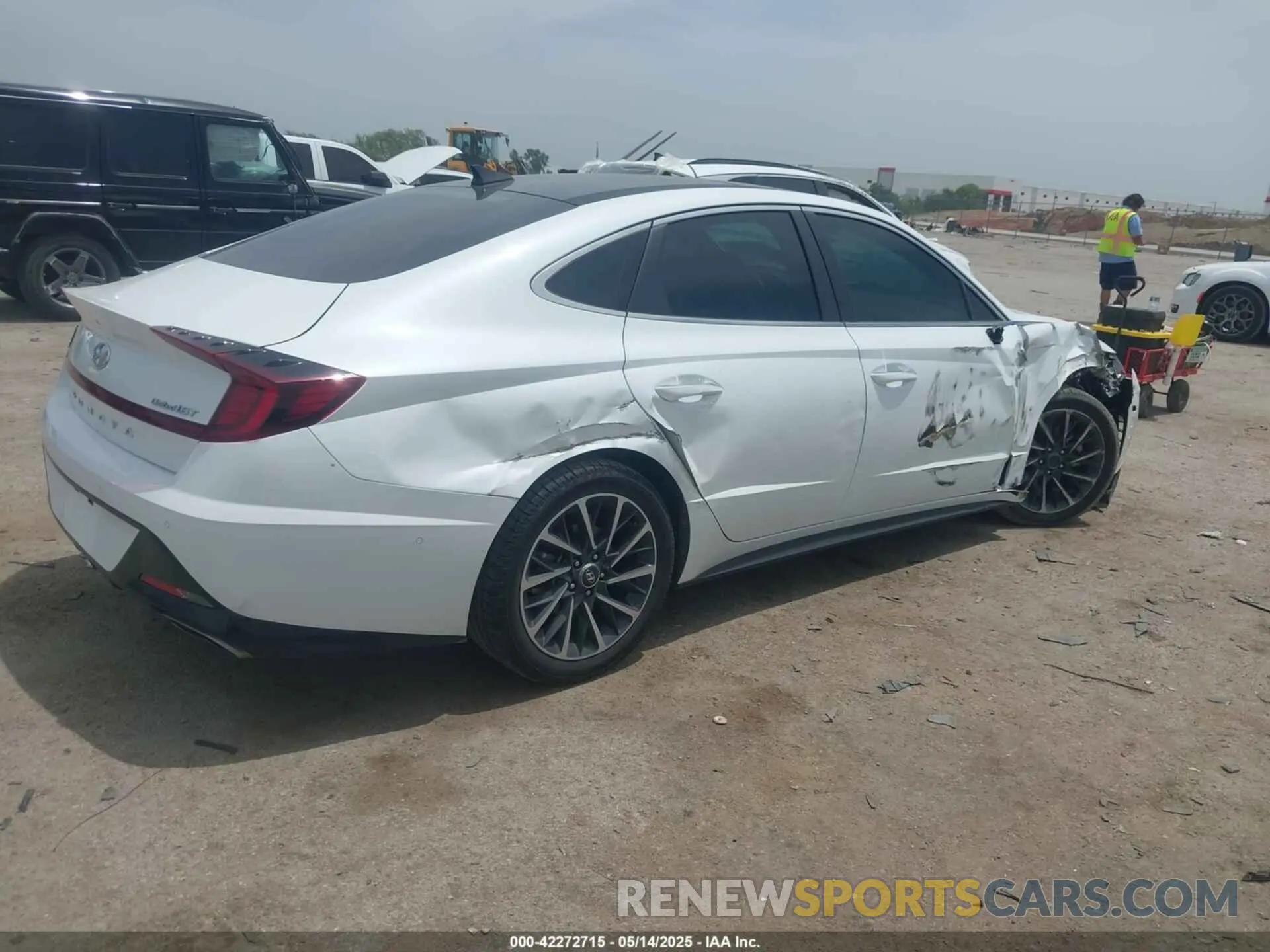 4 Photograph of a damaged car 5NPEH4J25LH025263 HYUNDAI SONATA 2020