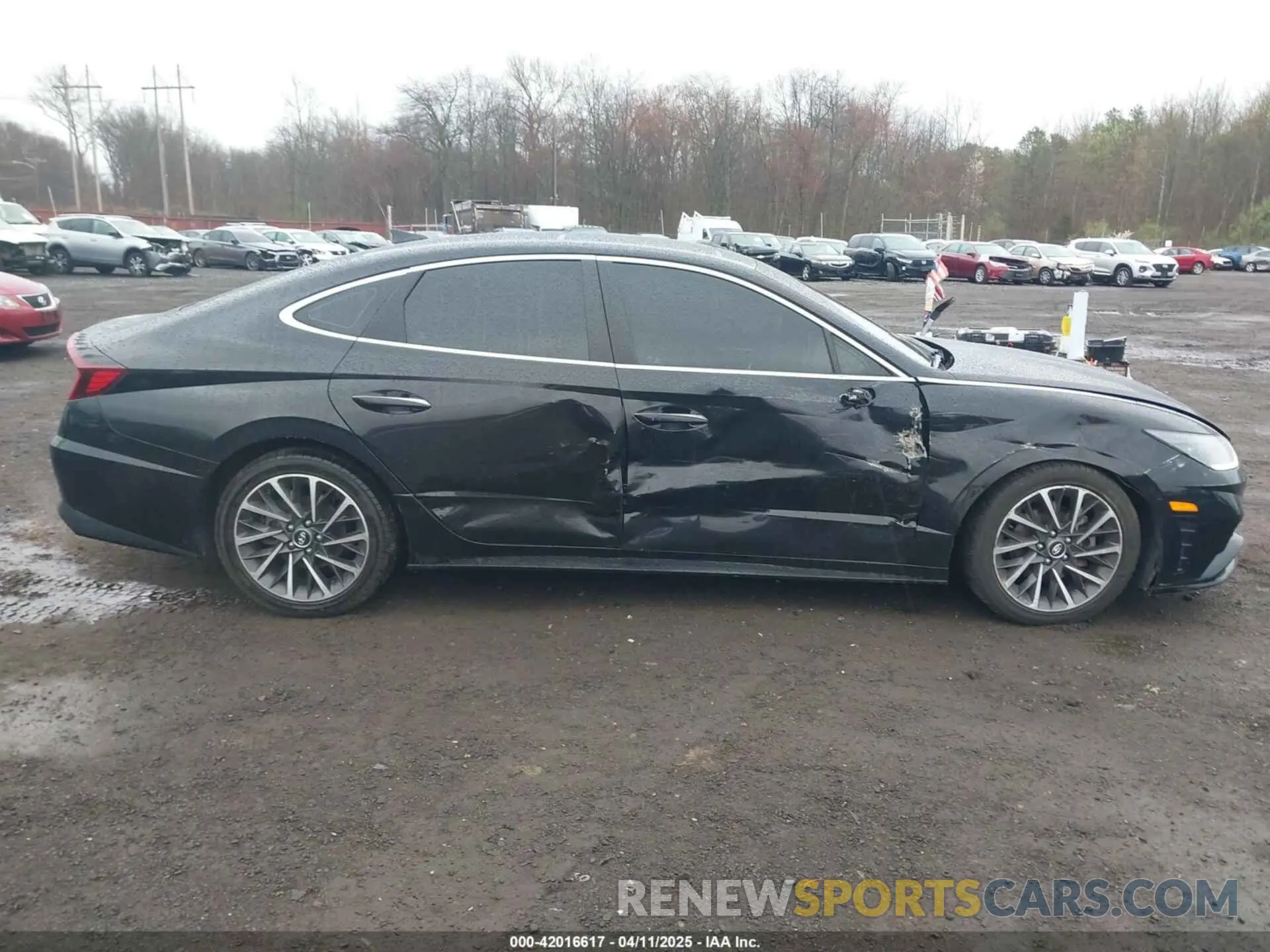 13 Photograph of a damaged car 5NPEH4J28LH030831 HYUNDAI SONATA 2020