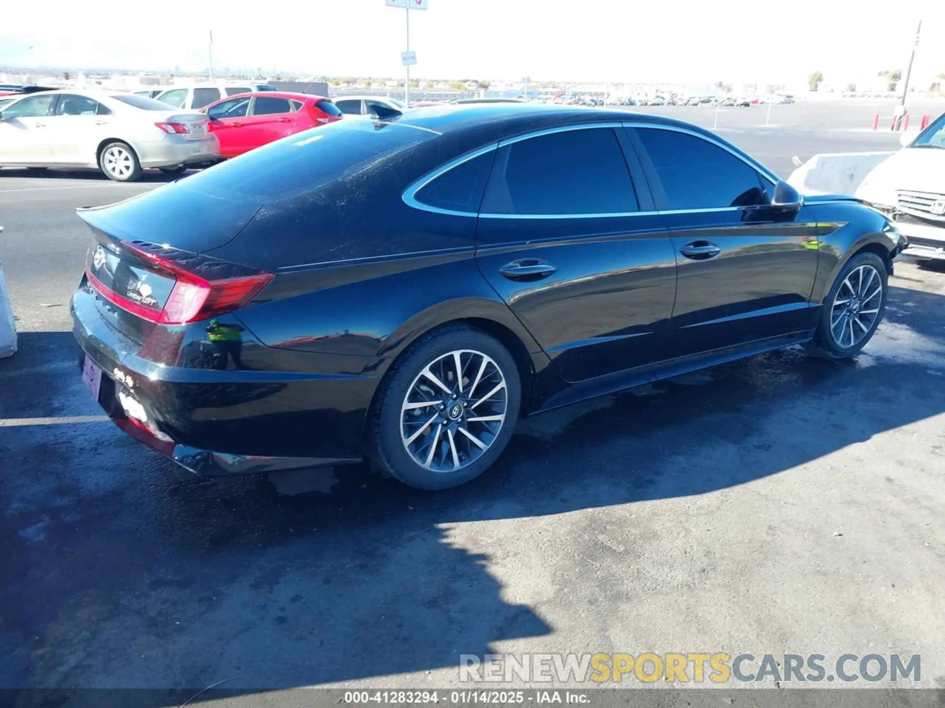 4 Photograph of a damaged car 5NPEH4J28LH032174 HYUNDAI SONATA 2020