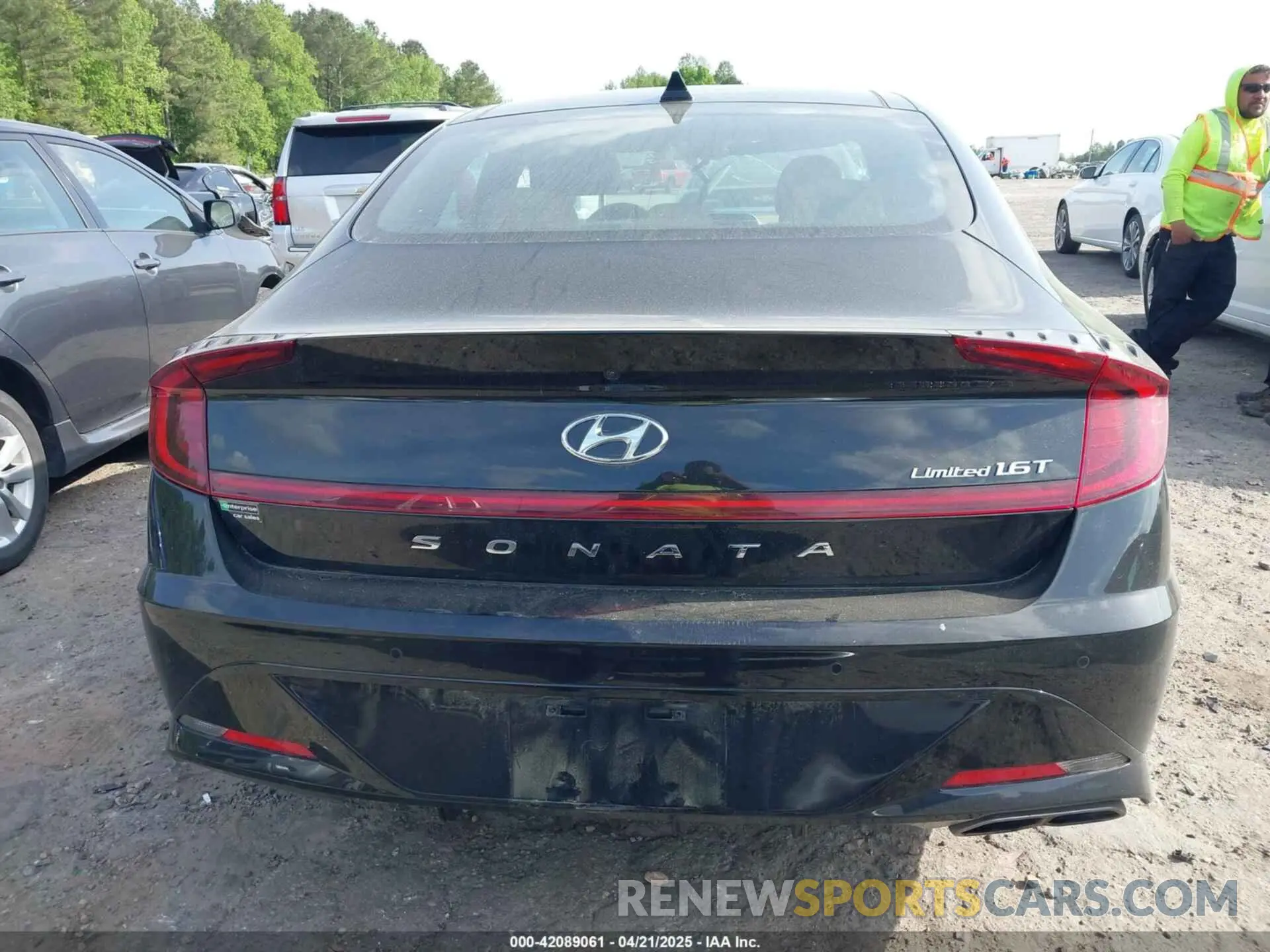 16 Photograph of a damaged car 5NPEH4J28LH032742 HYUNDAI SONATA 2020