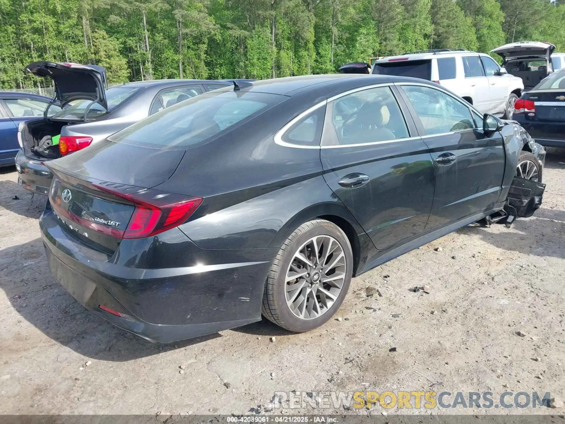 4 Photograph of a damaged car 5NPEH4J28LH032742 HYUNDAI SONATA 2020