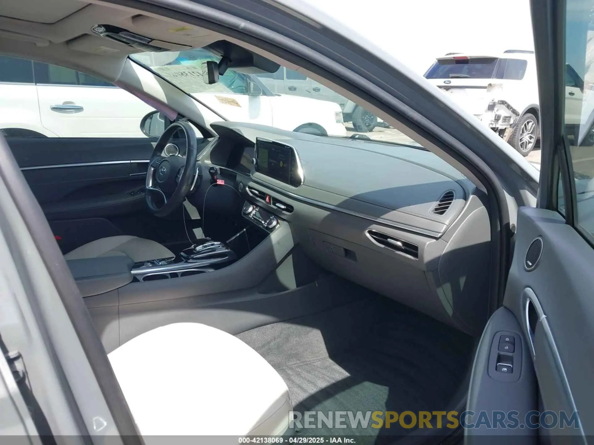 5 Photograph of a damaged car 5NPEH4J29LH050604 HYUNDAI SONATA 2020