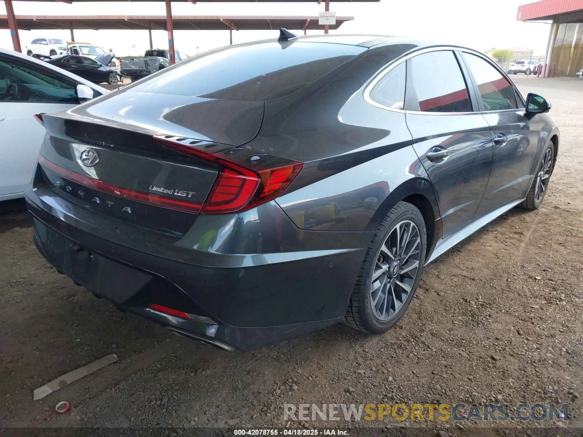 4 Photograph of a damaged car 5NPEH4J2XLH050885 HYUNDAI SONATA 2020