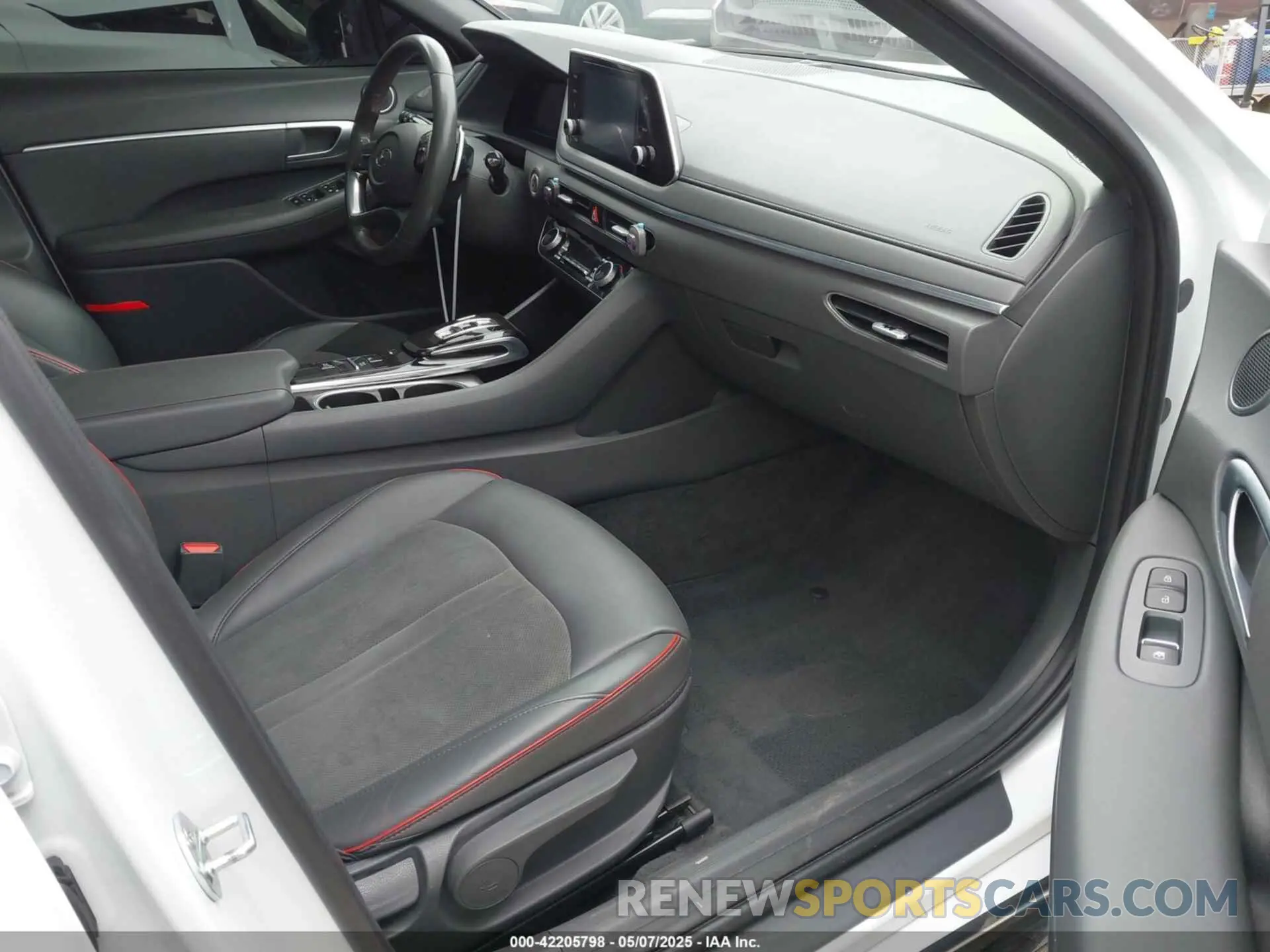 5 Photograph of a damaged car 5NPEJ4J21LH025720 HYUNDAI SONATA 2020
