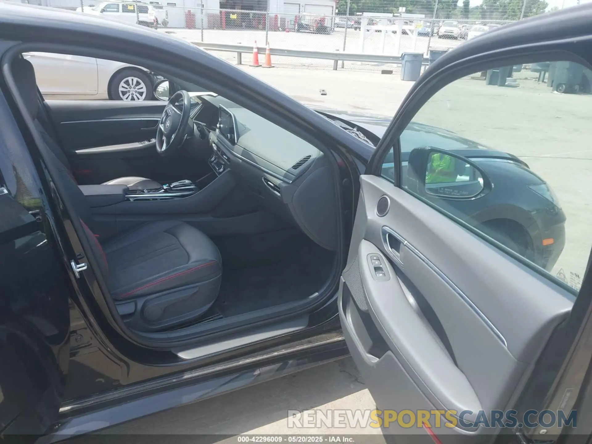 5 Photograph of a damaged car 5NPEJ4J24LH028627 HYUNDAI SONATA 2020