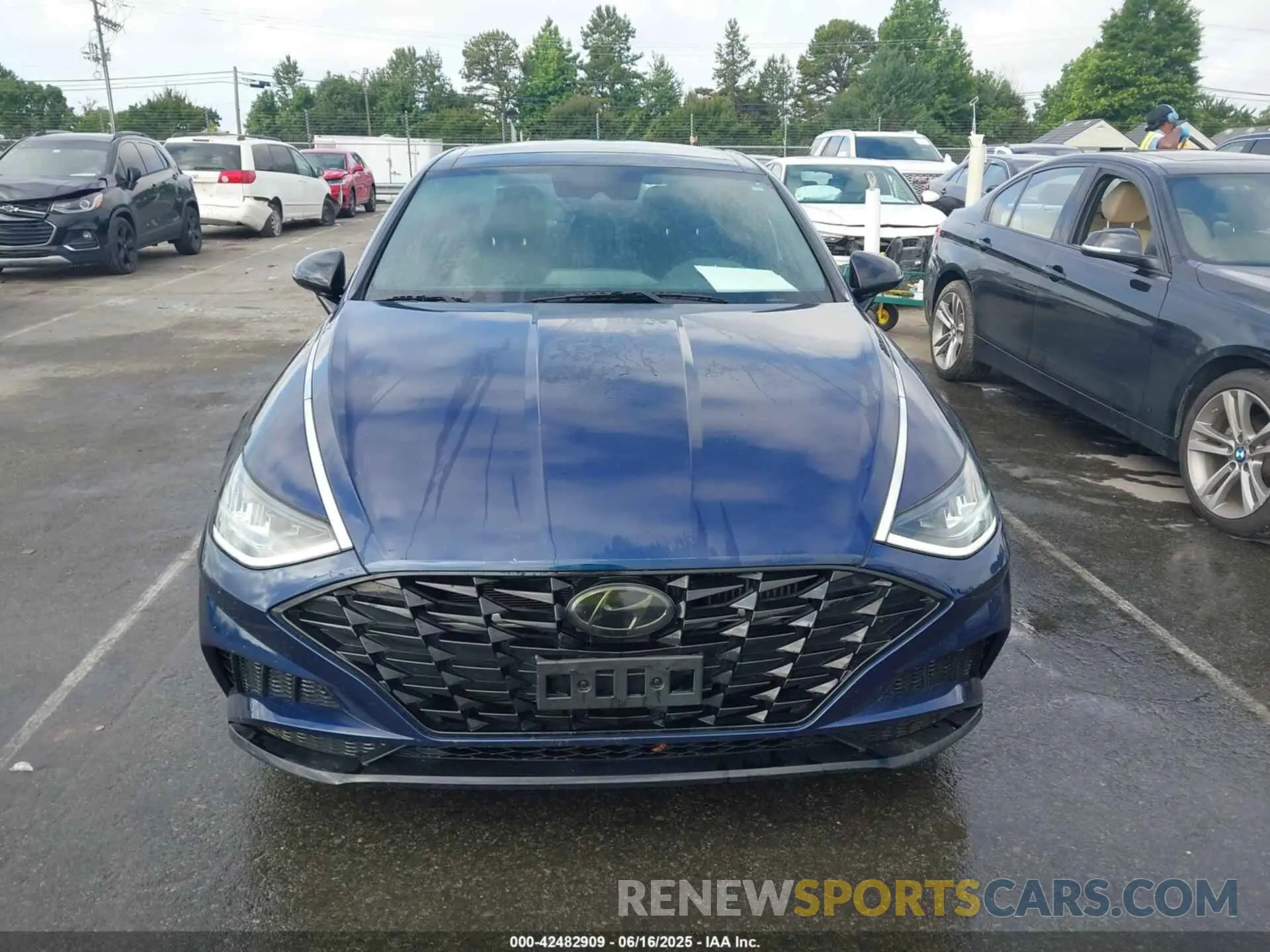 12 Photograph of a damaged car 5NPEJ4J25LH051785 HYUNDAI SONATA 2020