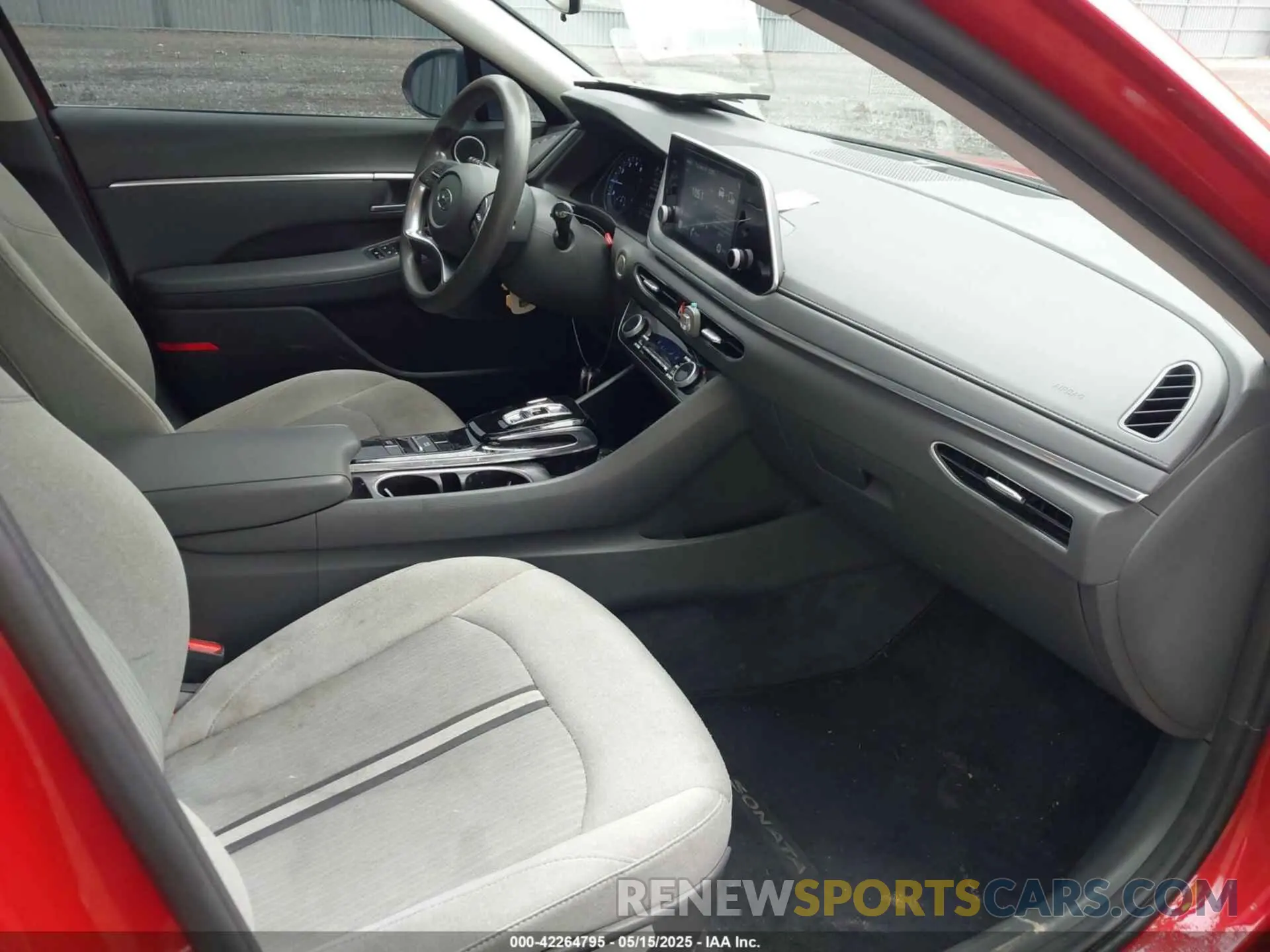 5 Photograph of a damaged car 5NPEL4JA0LH022194 HYUNDAI SONATA 2020