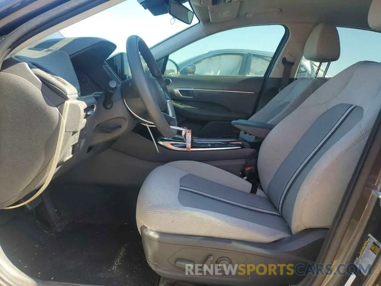 7 Photograph of a damaged car 5NPEL4JA0LH025211 HYUNDAI SONATA 2020
