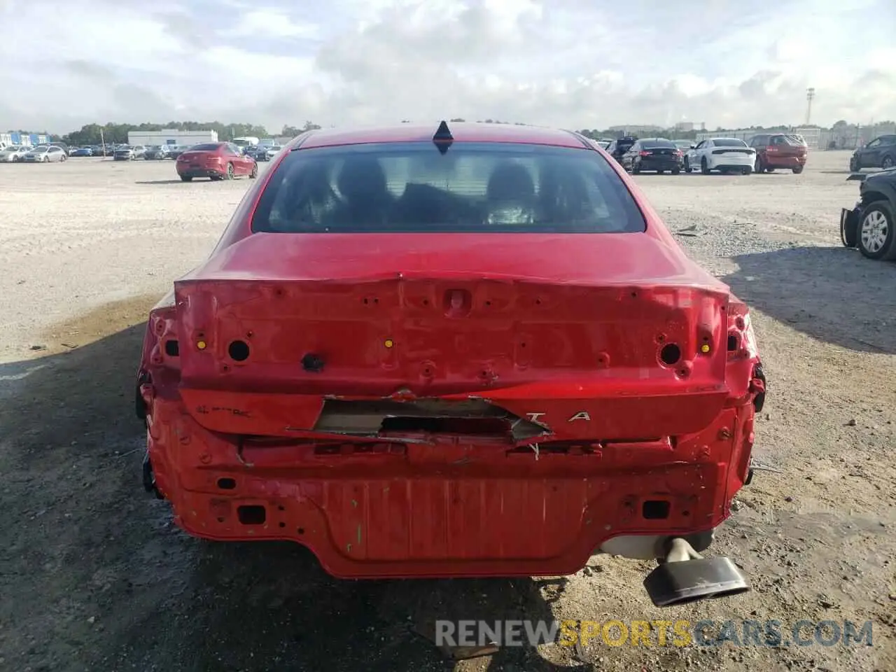 6 Photograph of a damaged car 5NPEL4JA0LH045216 HYUNDAI SONATA 2020
