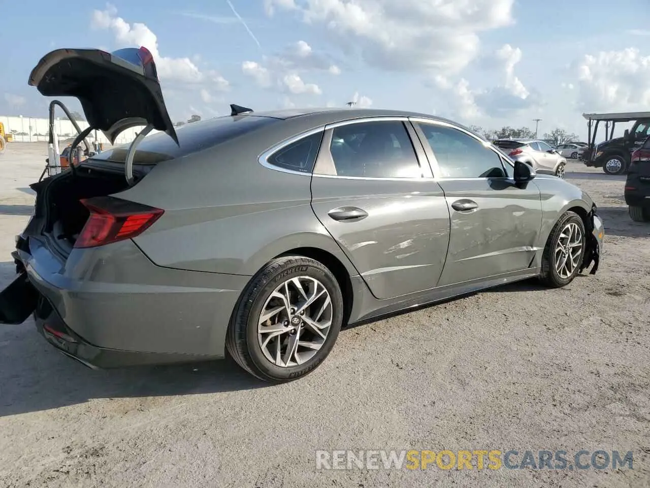 3 Photograph of a damaged car 5NPEL4JA2LH012346 HYUNDAI SONATA 2020