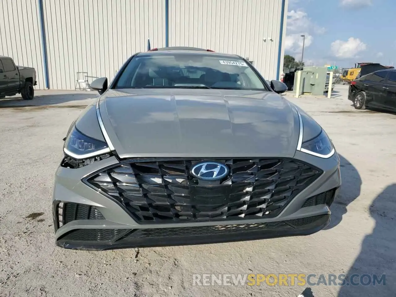 5 Photograph of a damaged car 5NPEL4JA2LH012346 HYUNDAI SONATA 2020