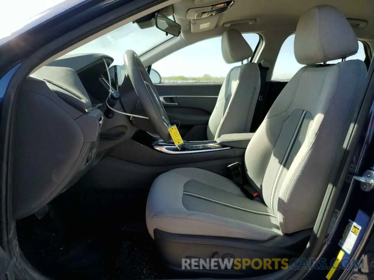 7 Photograph of a damaged car 5NPEL4JA2LH051860 HYUNDAI SONATA 2020