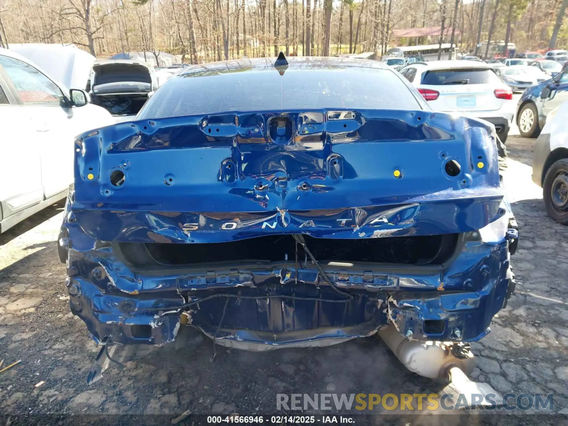 16 Photograph of a damaged car 5NPEL4JA3LH010301 HYUNDAI SONATA 2020