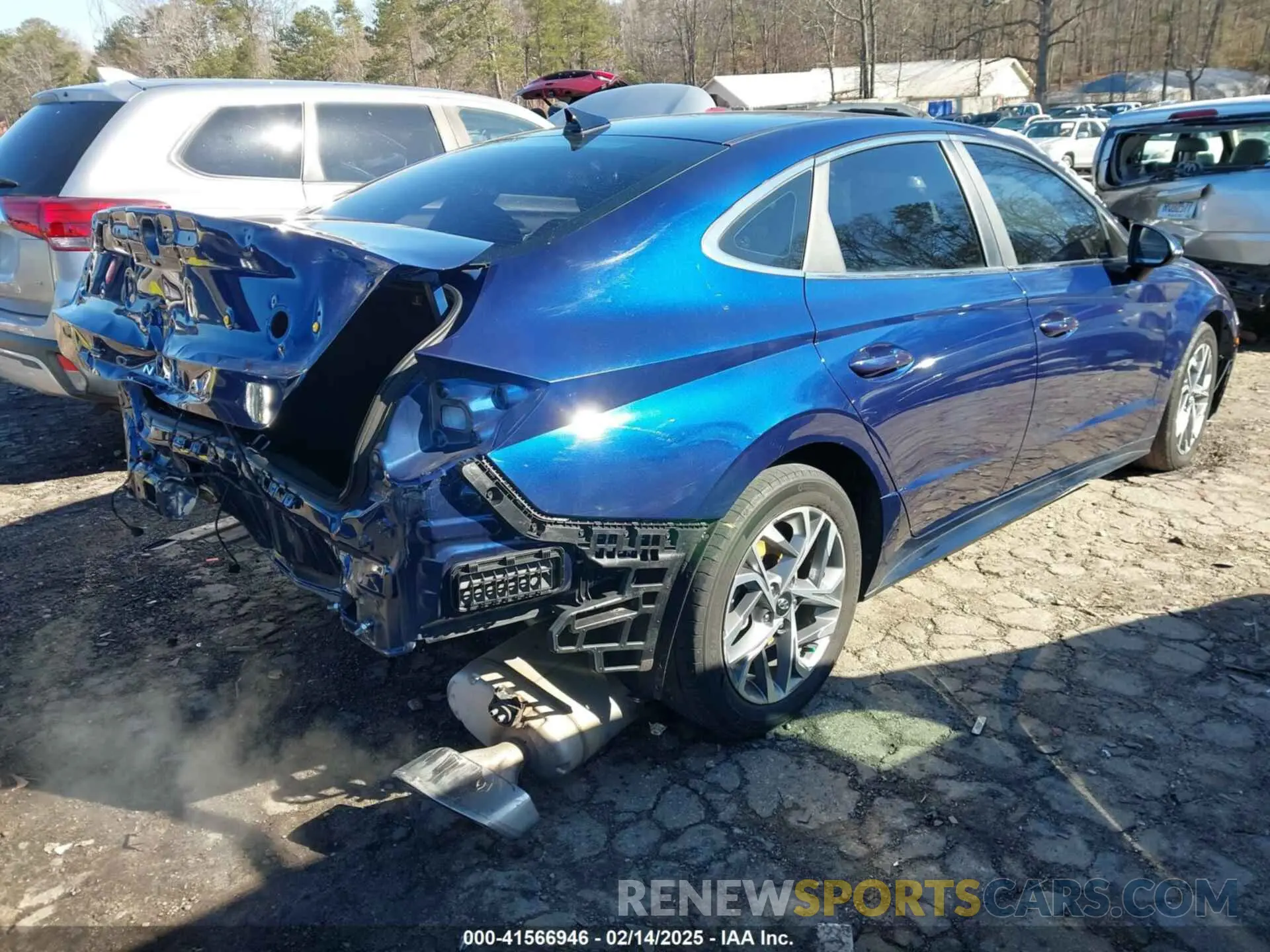 4 Photograph of a damaged car 5NPEL4JA3LH010301 HYUNDAI SONATA 2020