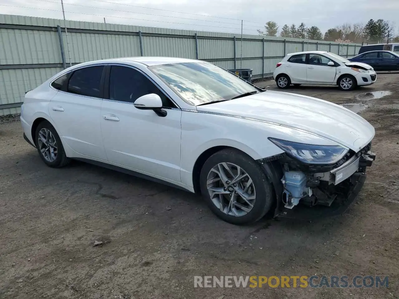 4 Photograph of a damaged car 5NPEL4JA4LH003194 HYUNDAI SONATA 2020