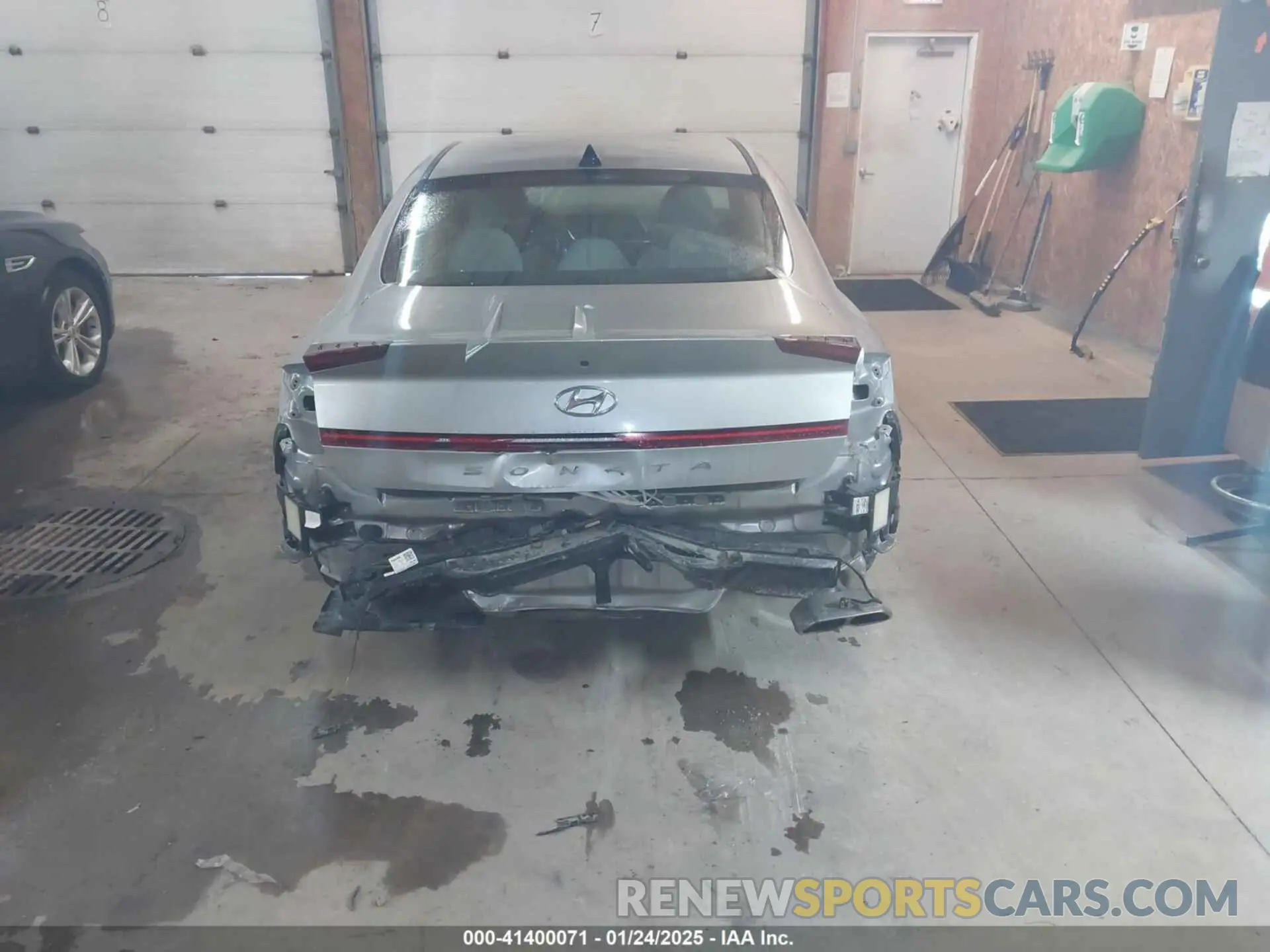 16 Photograph of a damaged car 5NPEL4JA4LH017306 HYUNDAI SONATA 2020