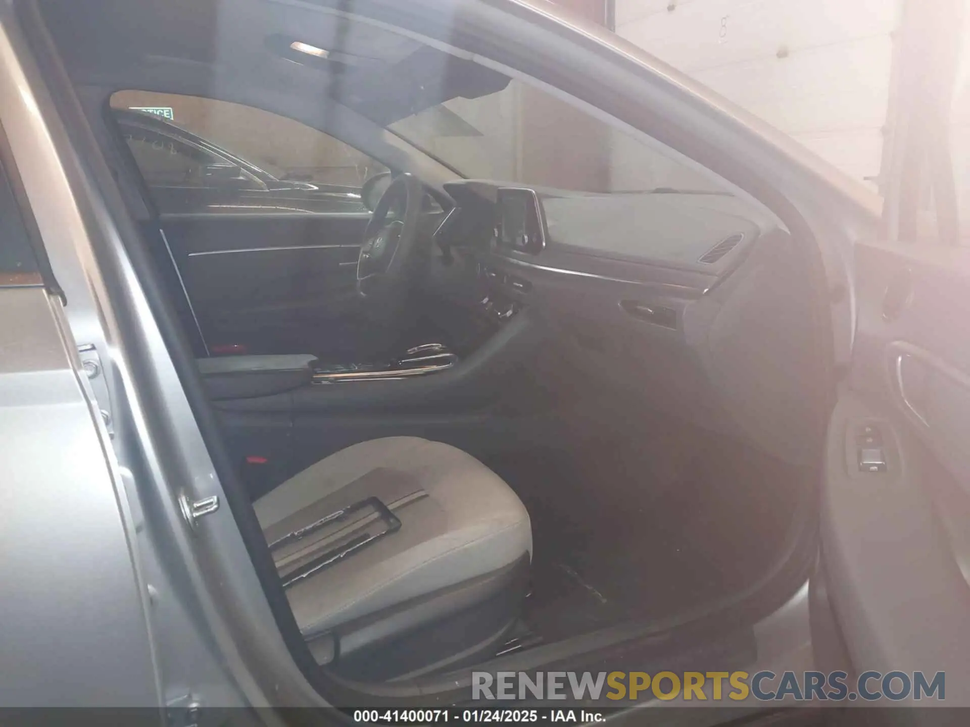 5 Photograph of a damaged car 5NPEL4JA4LH017306 HYUNDAI SONATA 2020
