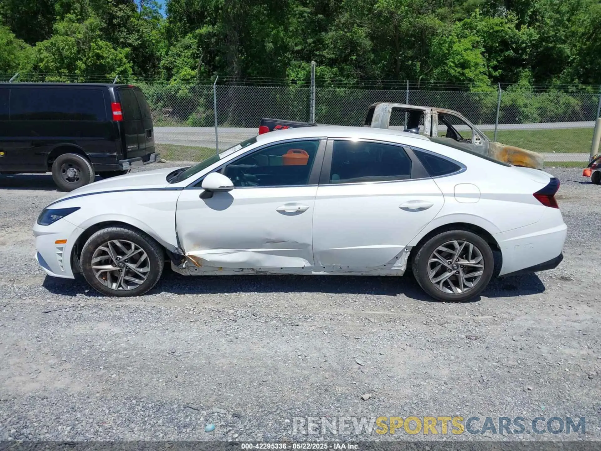 14 Photograph of a damaged car 5NPEL4JA4LH044893 HYUNDAI SONATA 2020