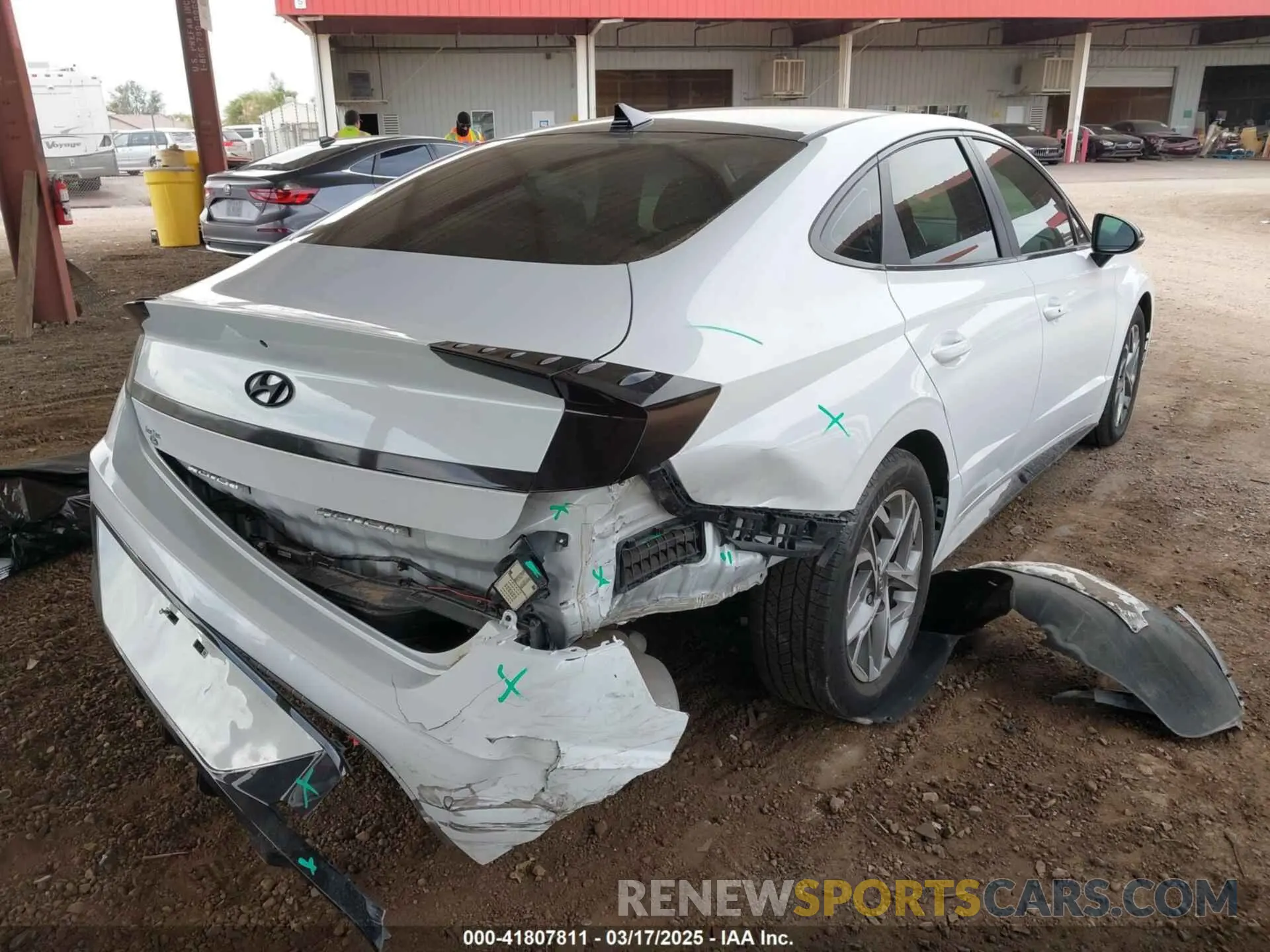 4 Photograph of a damaged car 5NPEL4JA4LH046868 HYUNDAI SONATA 2020