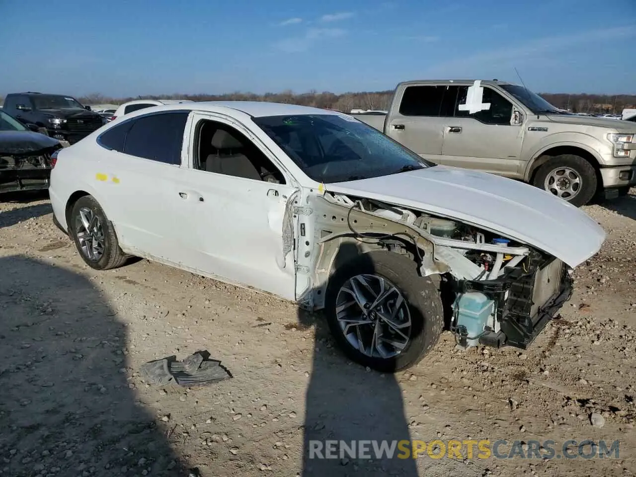 4 Photograph of a damaged car 5NPEL4JA4LH056395 HYUNDAI SONATA 2020